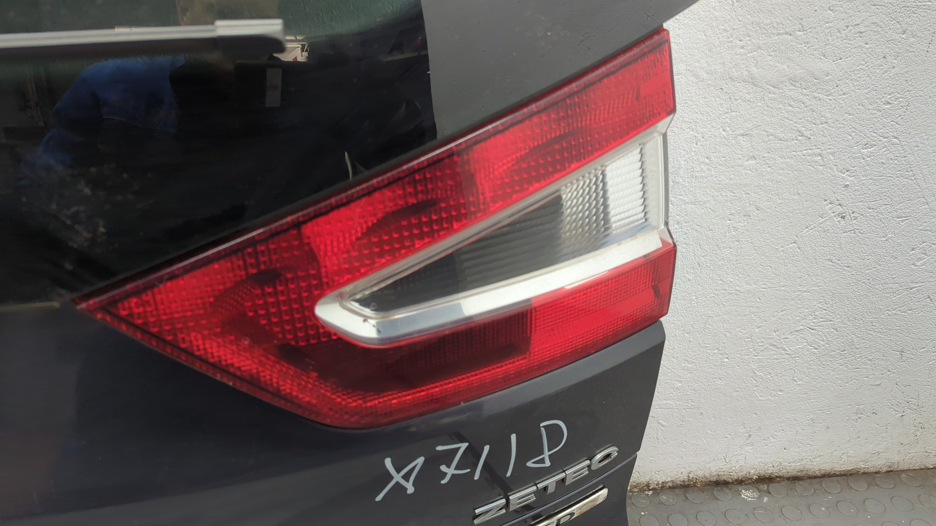 Дверь багажника