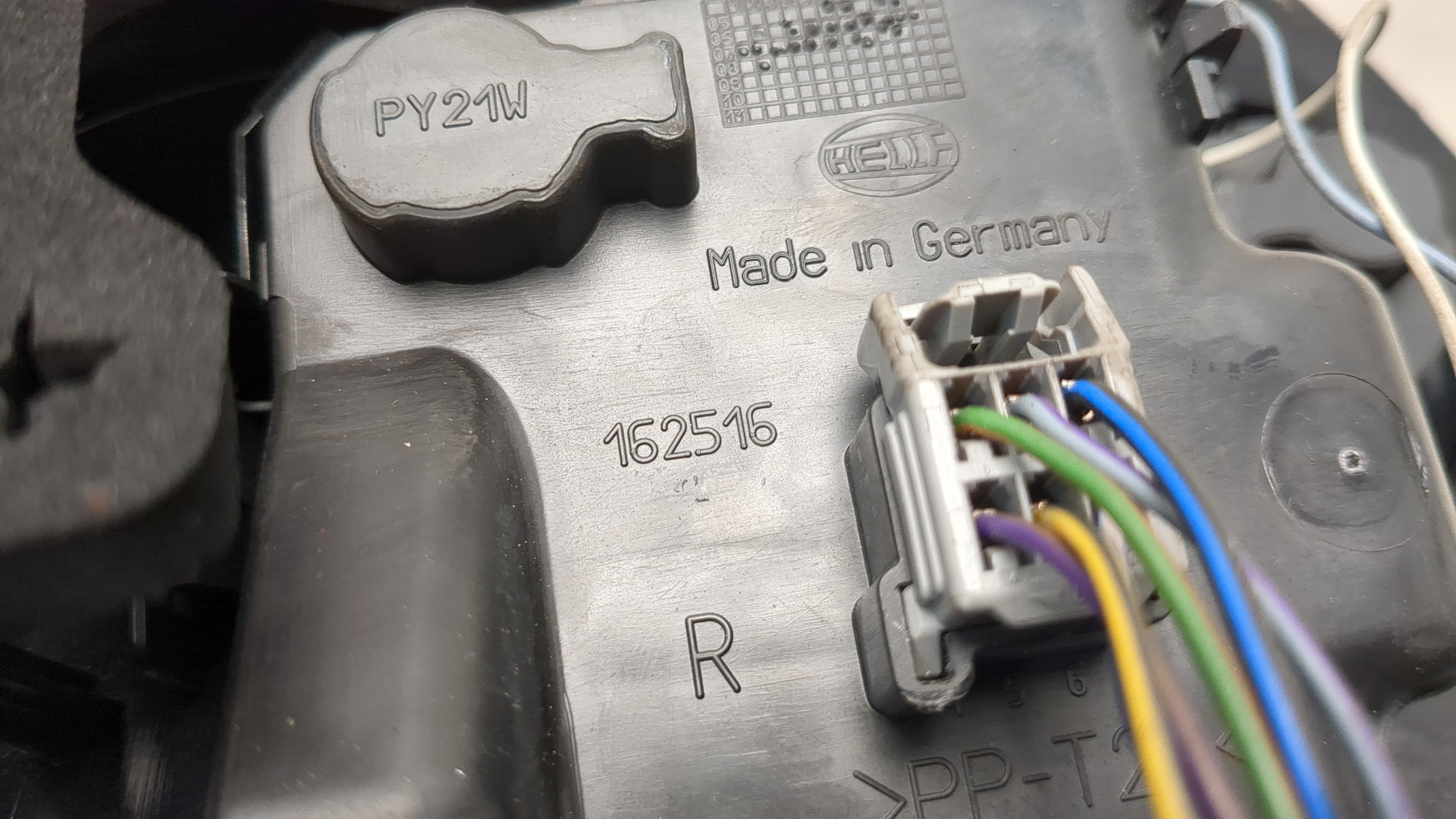 Фонарь задний правый