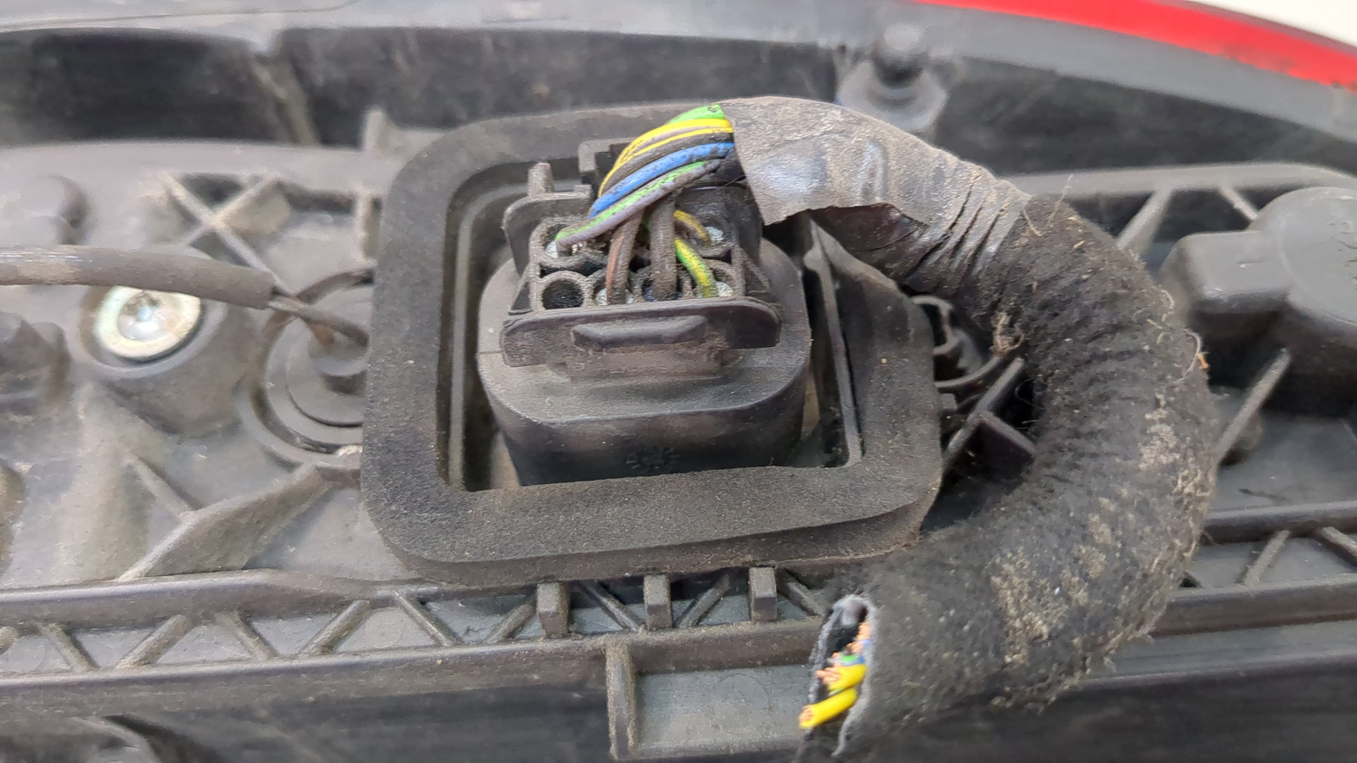 Фонарь задний правый