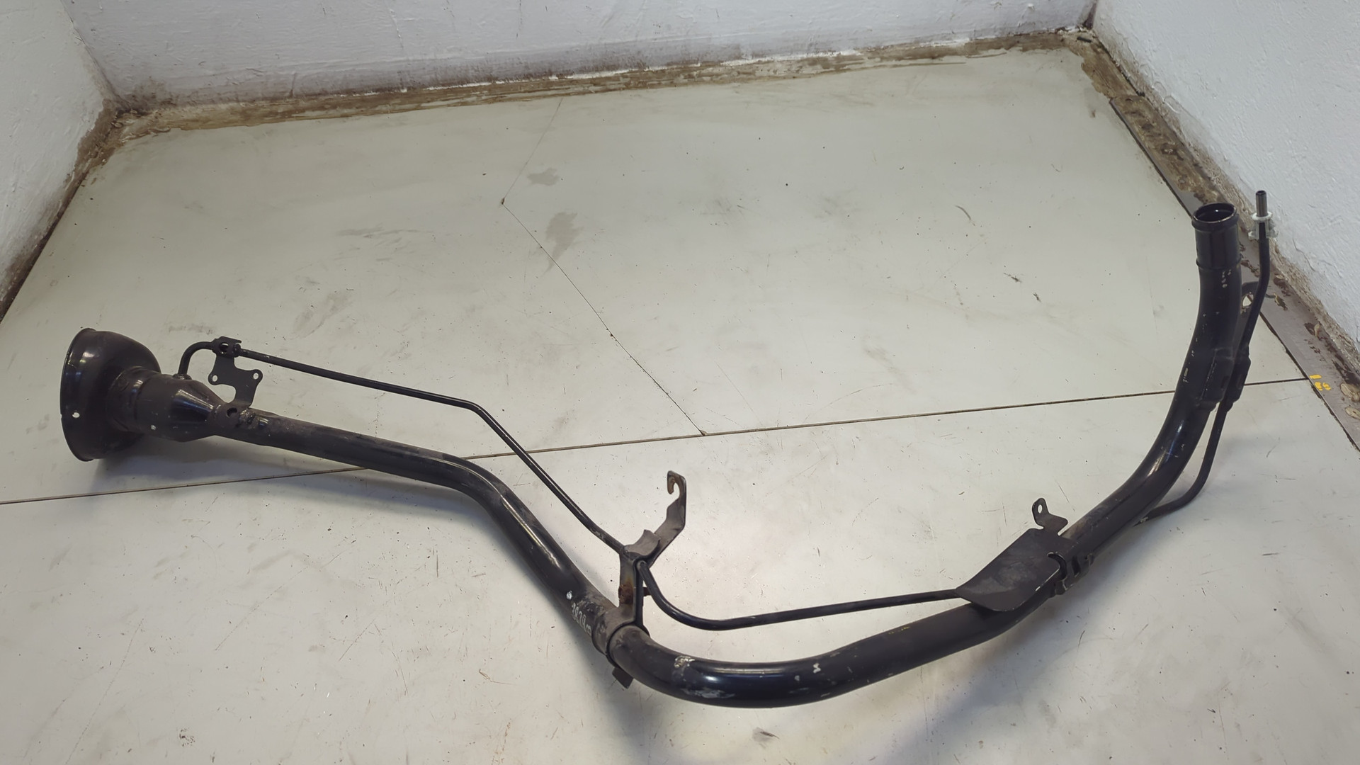 Горловина топливного бака