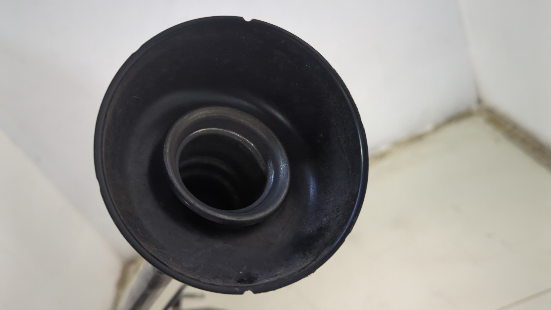 Горловина топливного бака