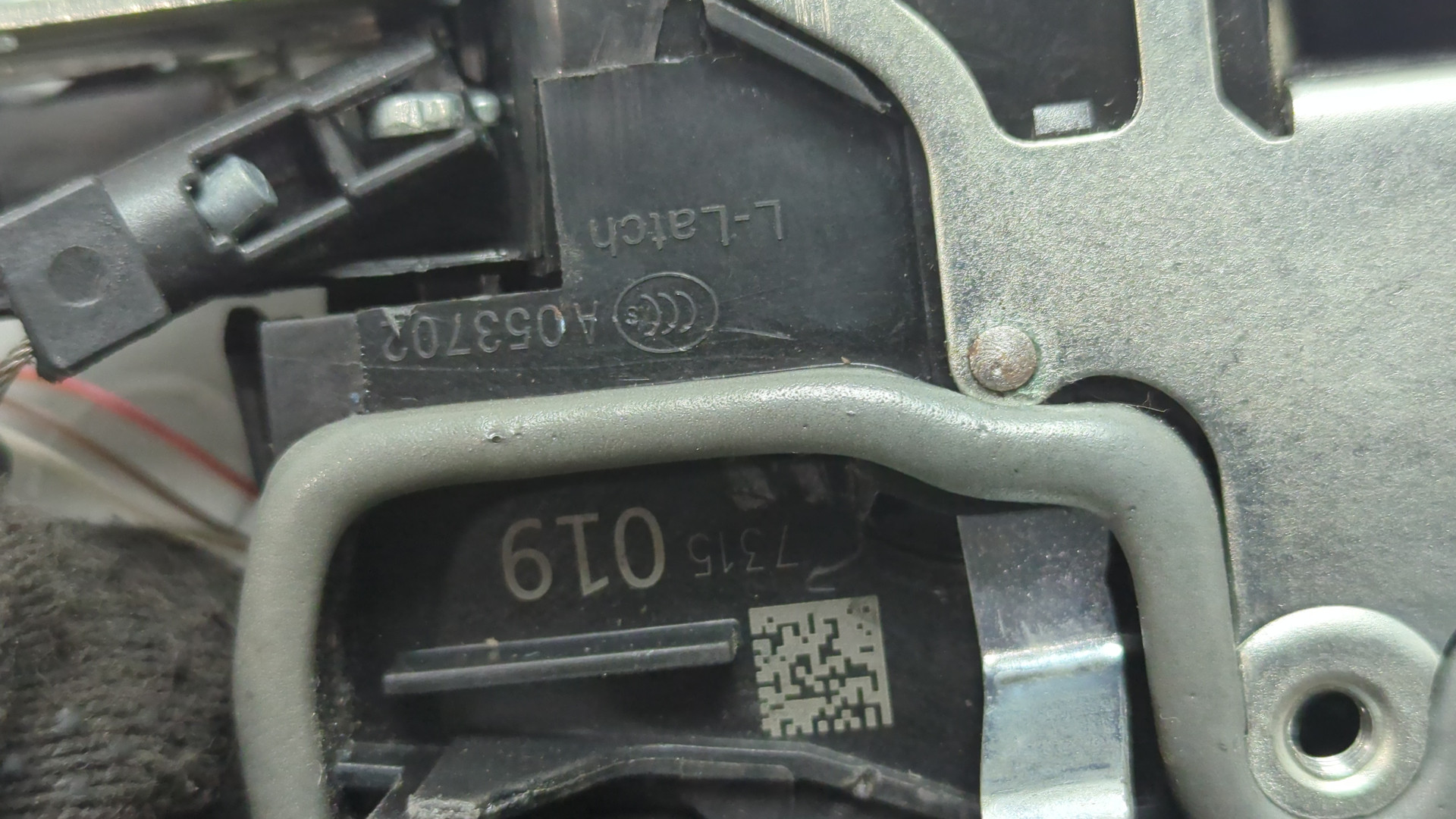 Замок двери передней левой