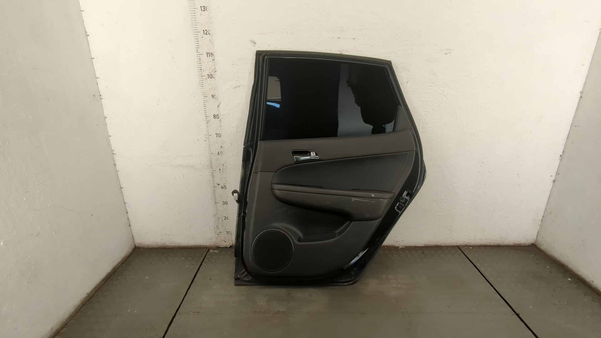 Дверь задняя правая