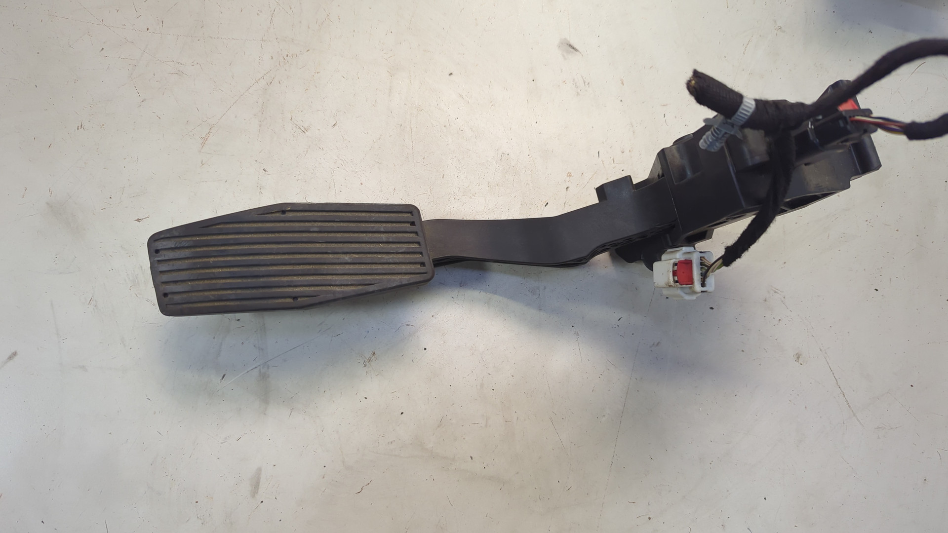 Педаль газа