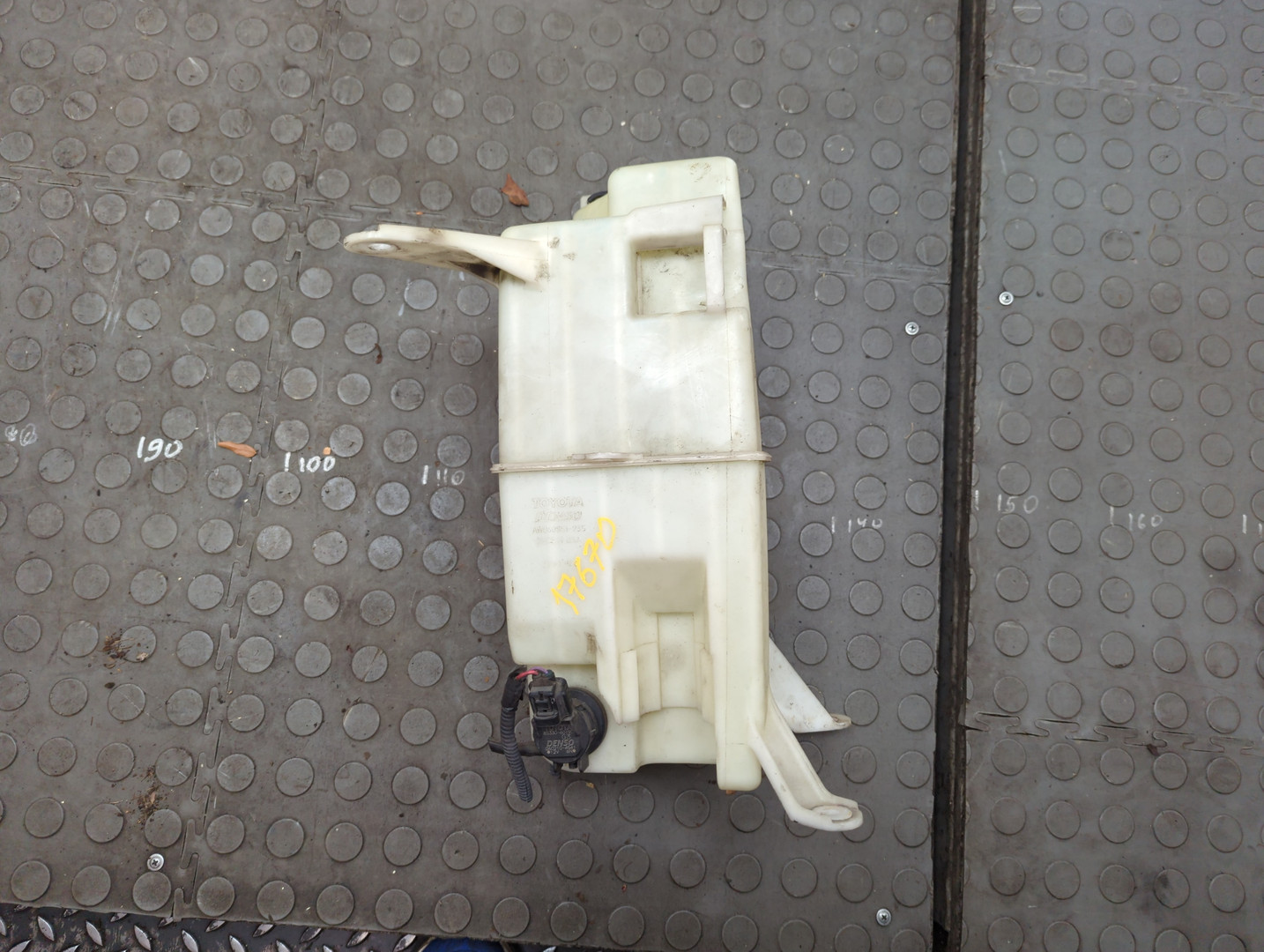 Бачок омывателя лобового стекла