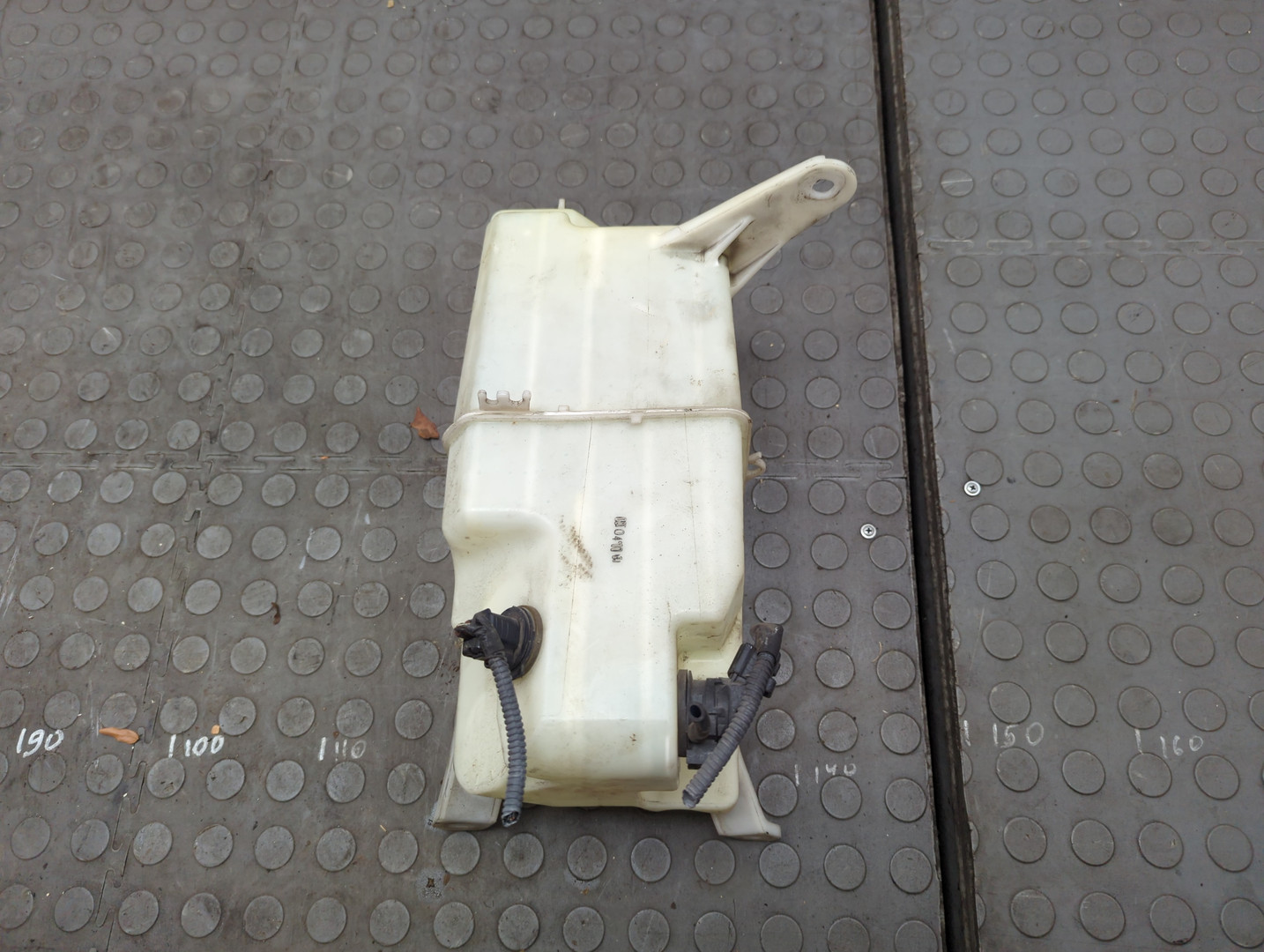 Бачок омывателя лобового стекла