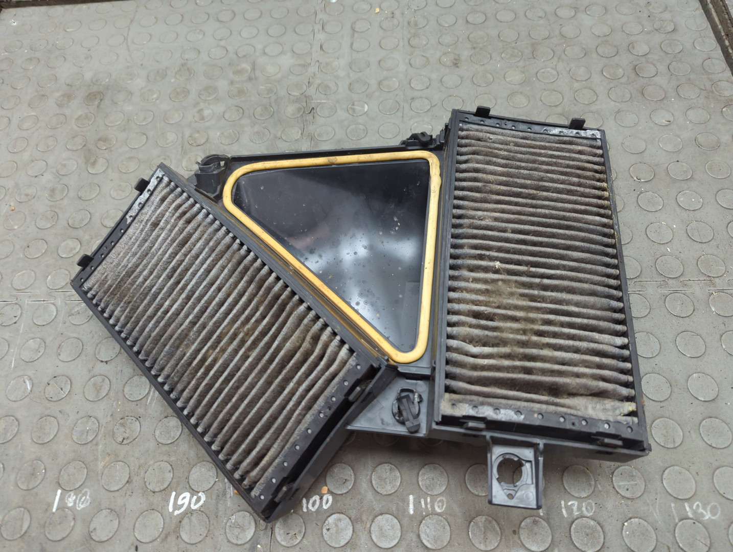 Корпус салонного фильтра