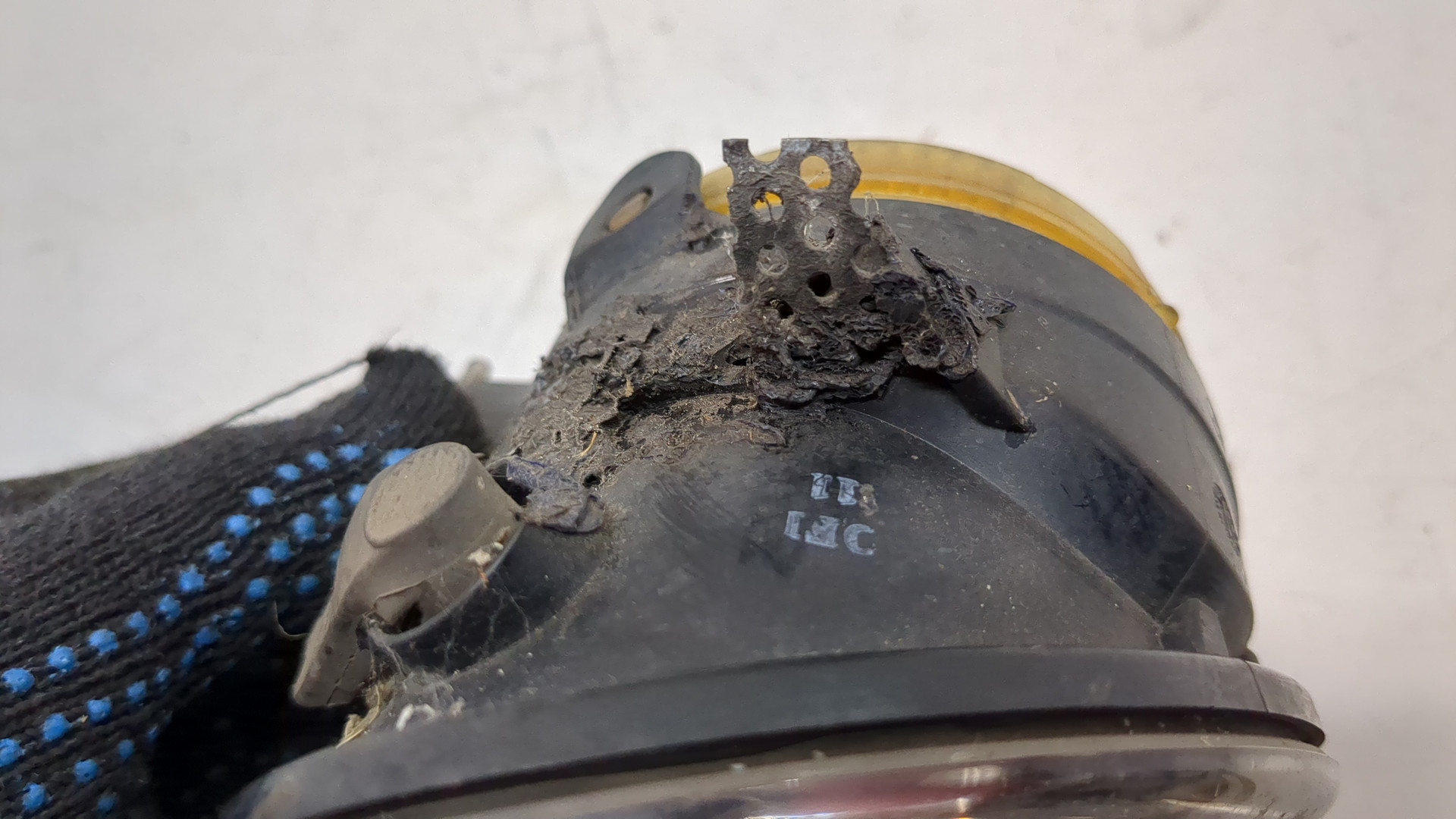 Фара противотуманная левая