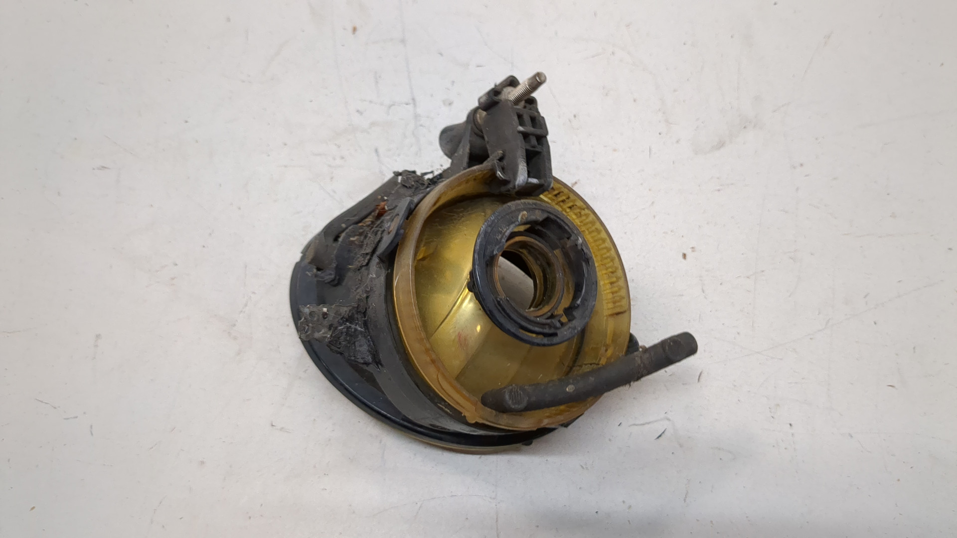 Фара противотуманная левая