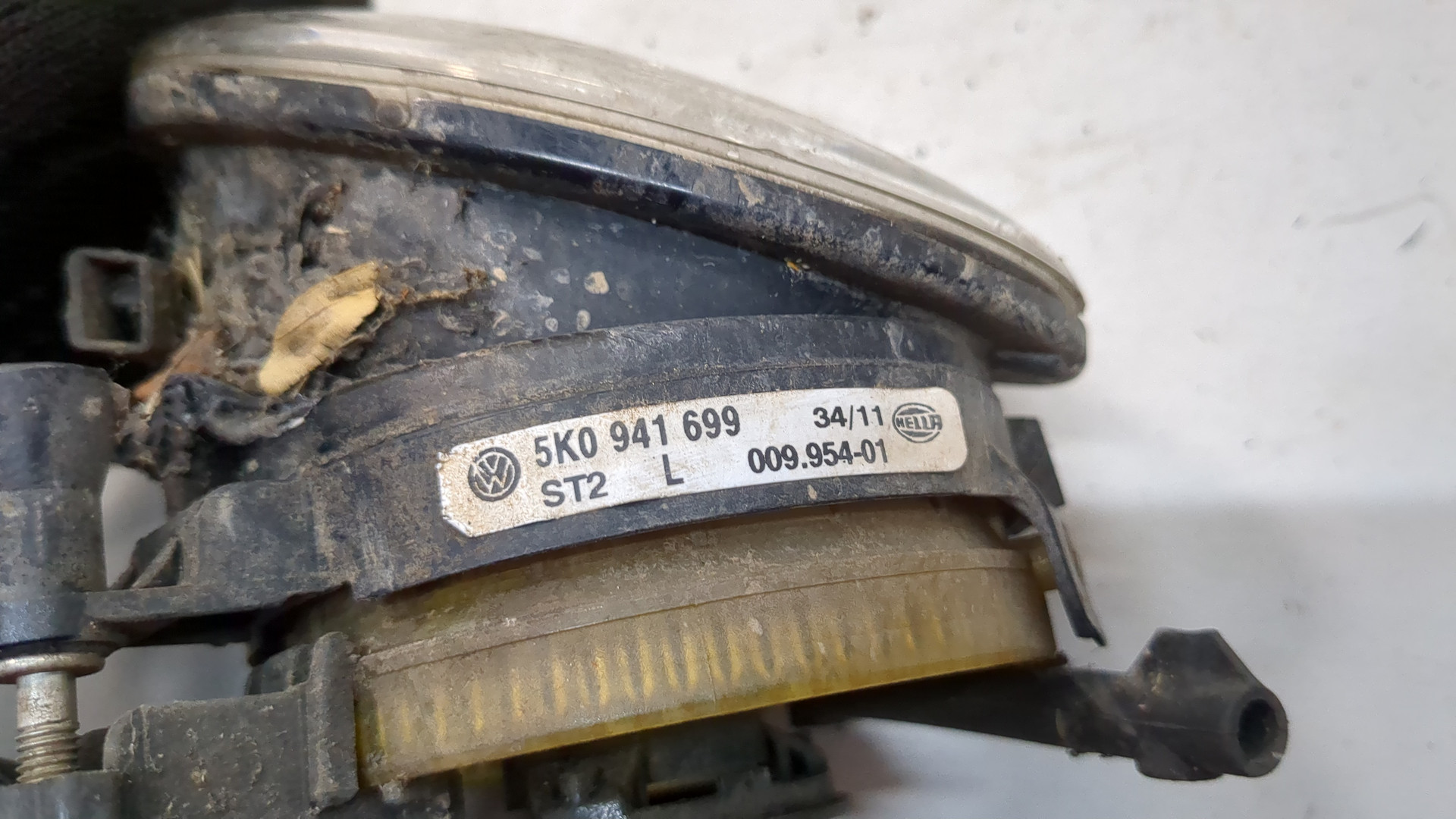 Фара противотуманная левая