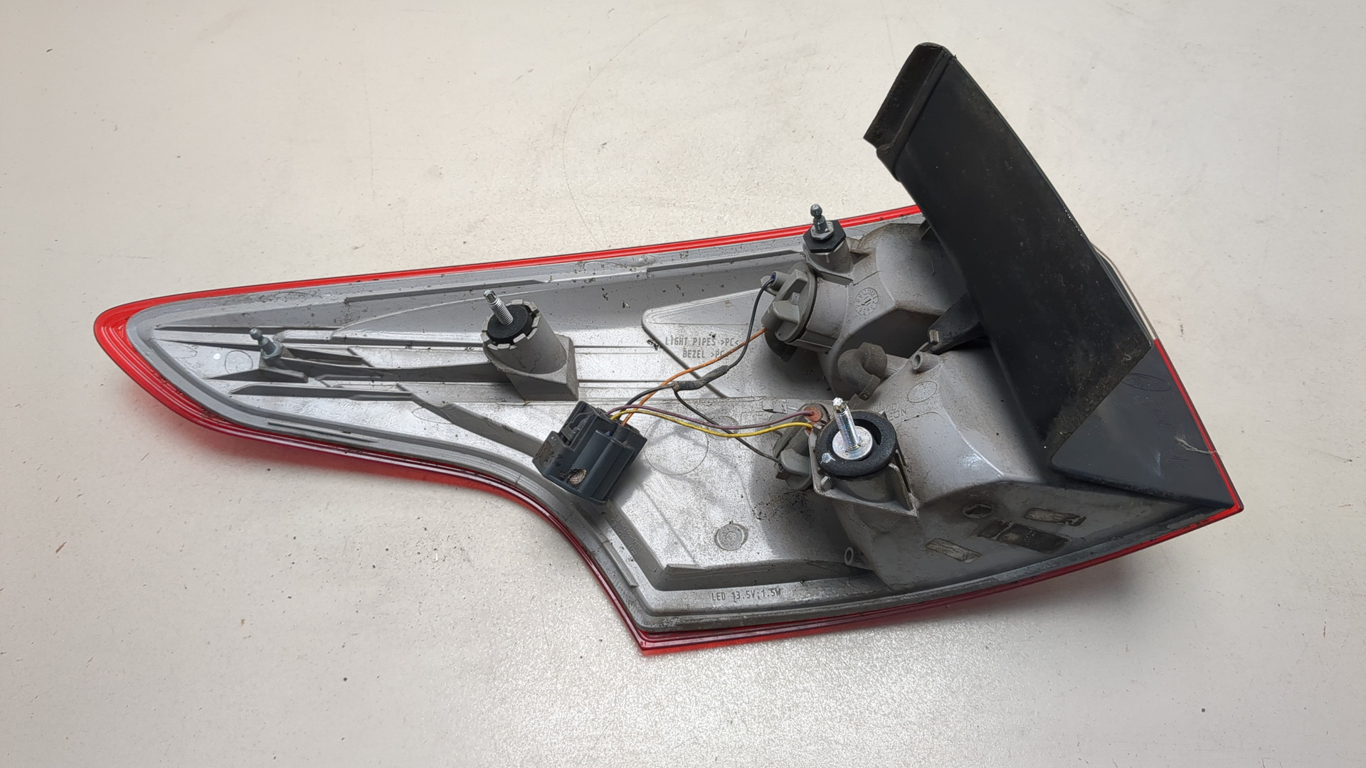 Фонарь задний правый