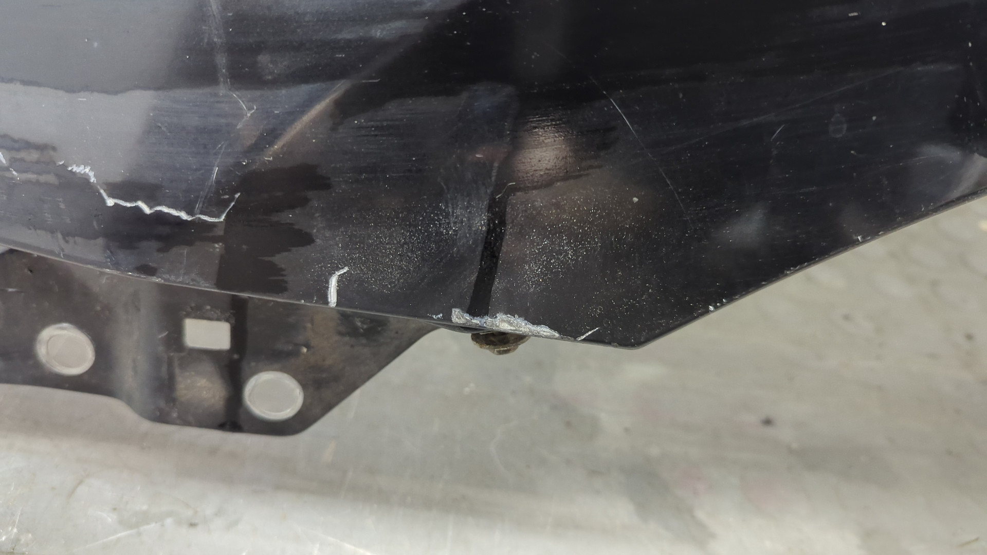 Крыло переднее левое