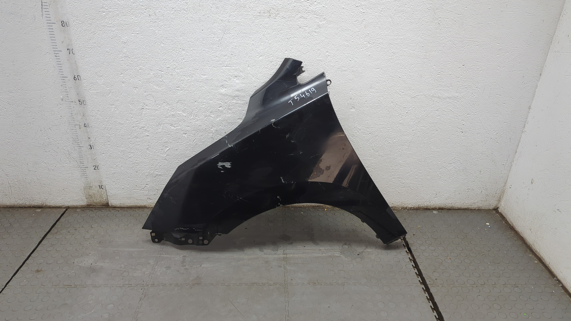 Крыло переднее левое