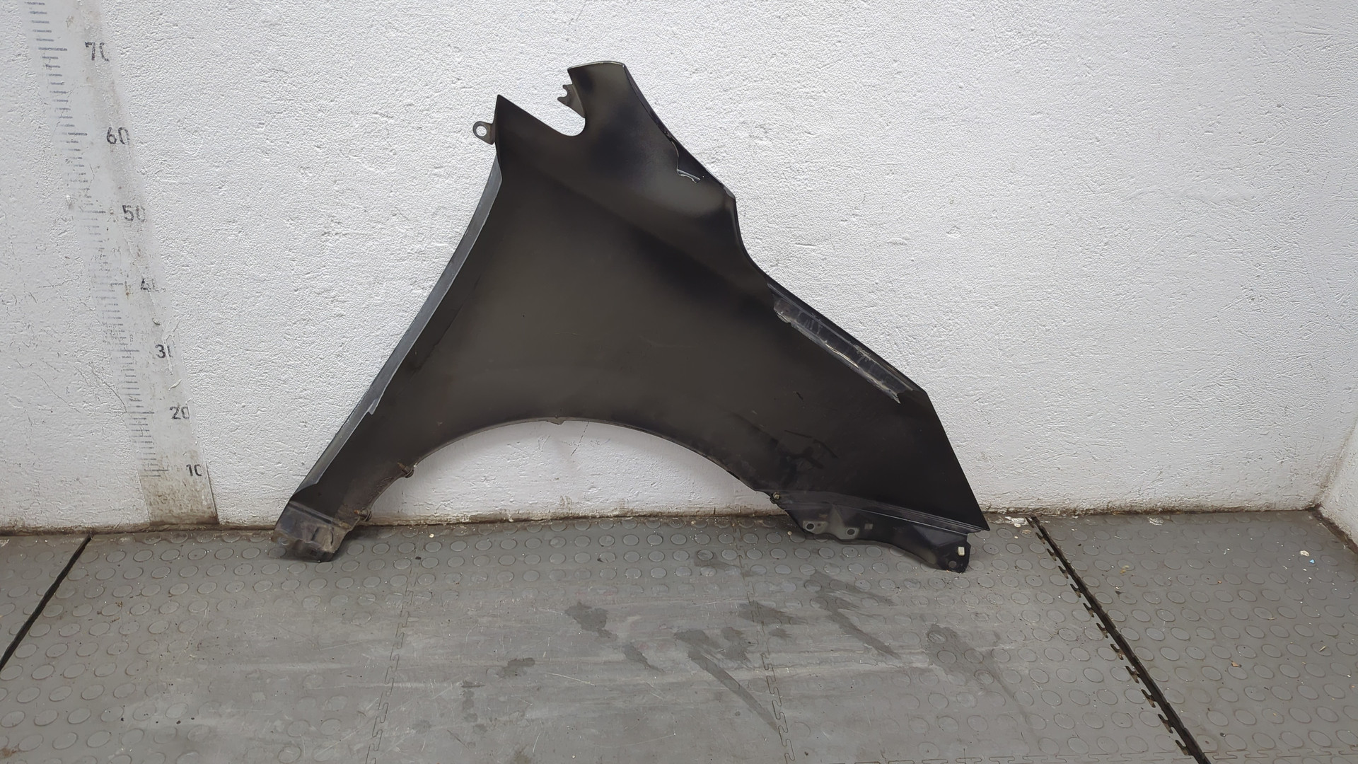 Крыло переднее левое