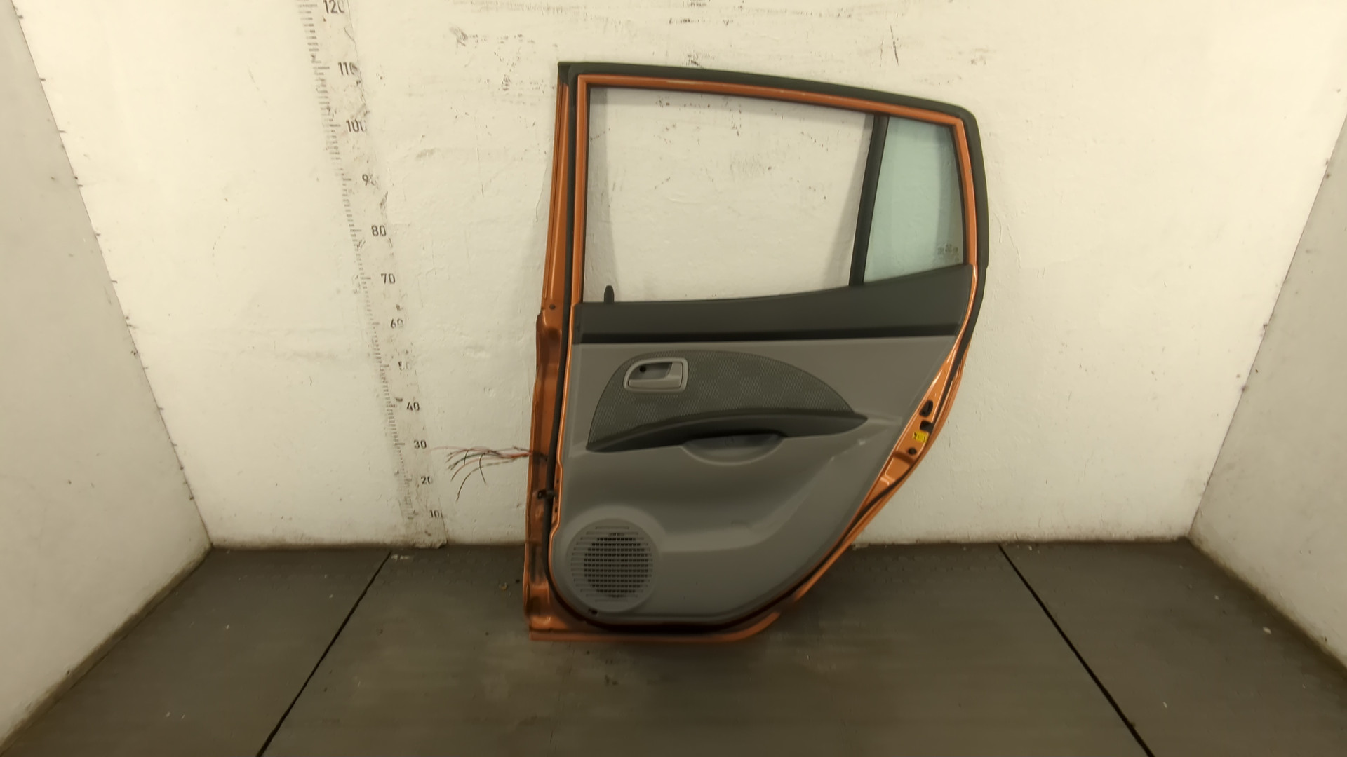 Дверь задняя правая