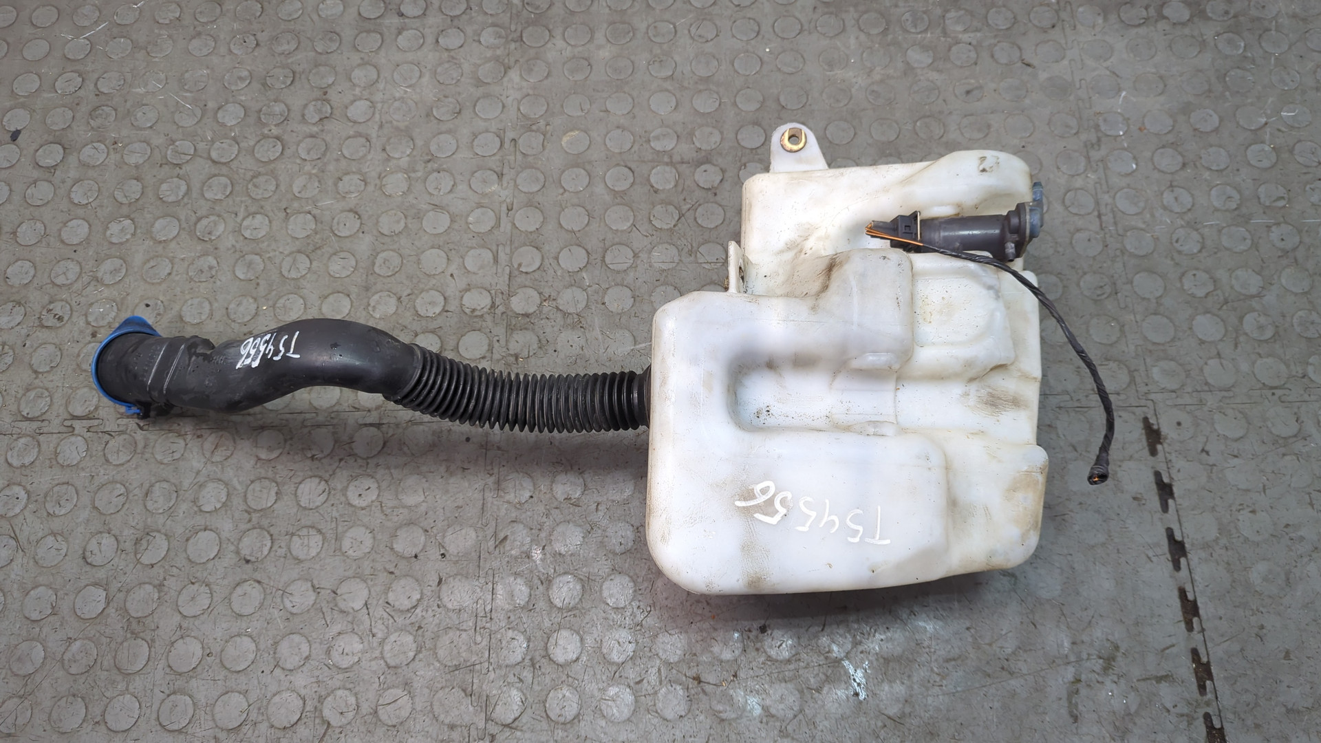 Бачок омывателя лобового стекла