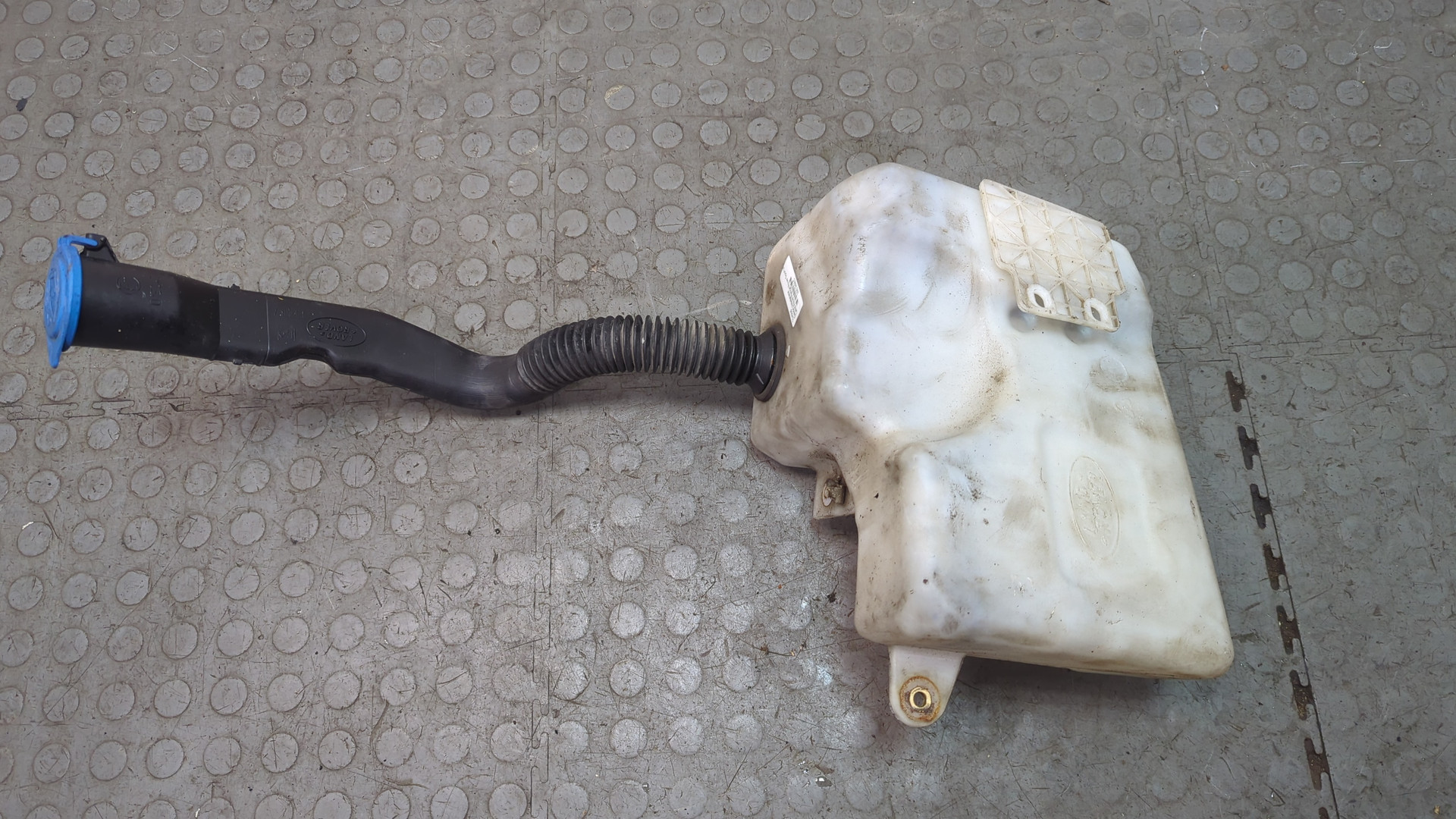 Бачок омывателя лобового стекла