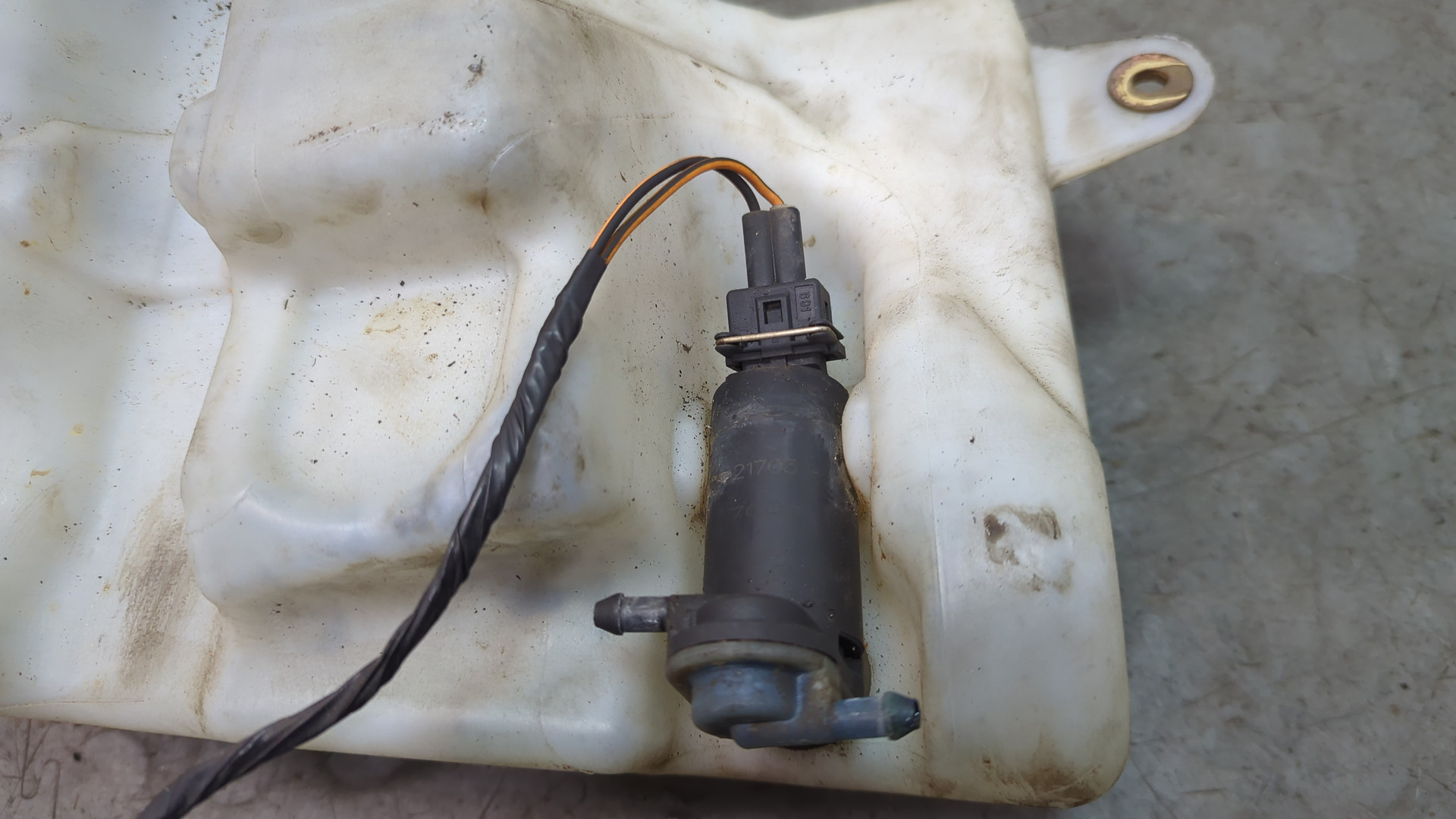 Бачок омывателя лобового стекла