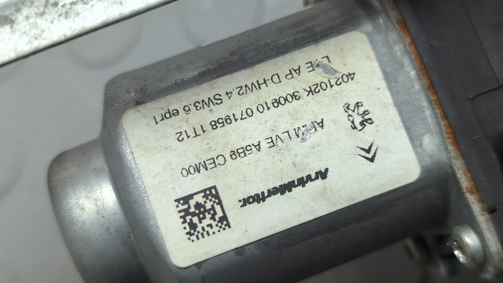 Стеклоподъемник электр. передний правый