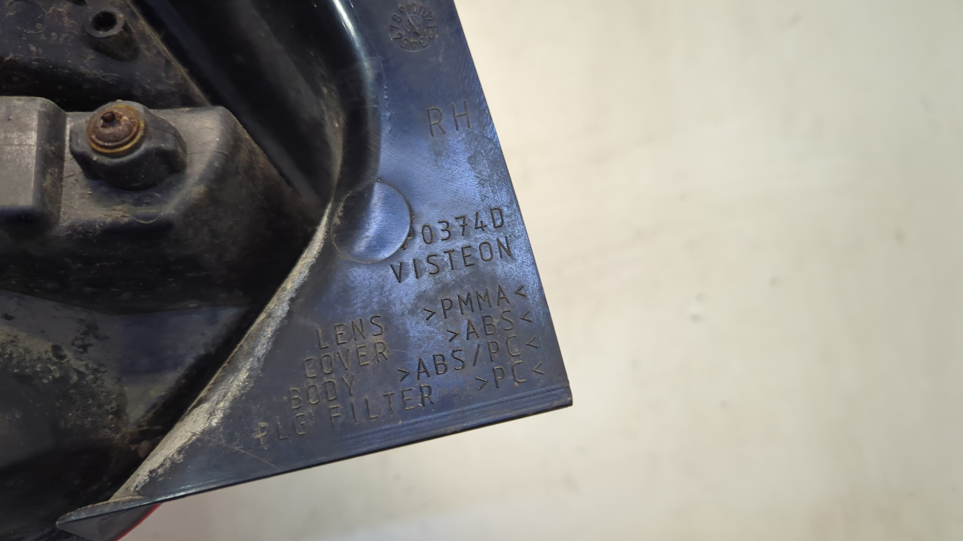 Фонарь задний правый