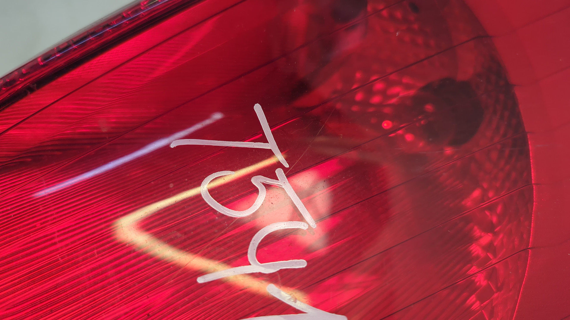 Фонарь задний правый