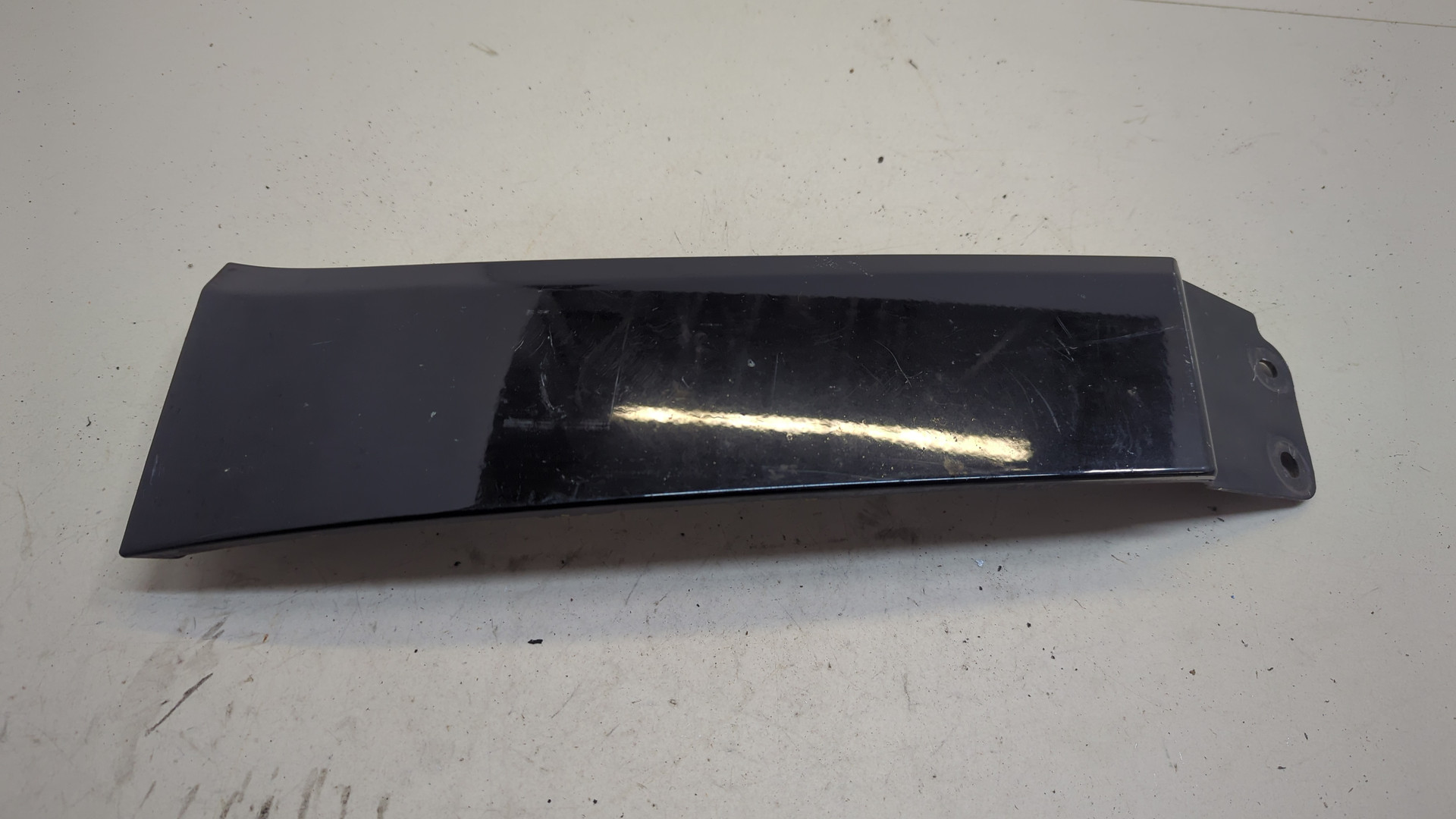 Планка под фару правая