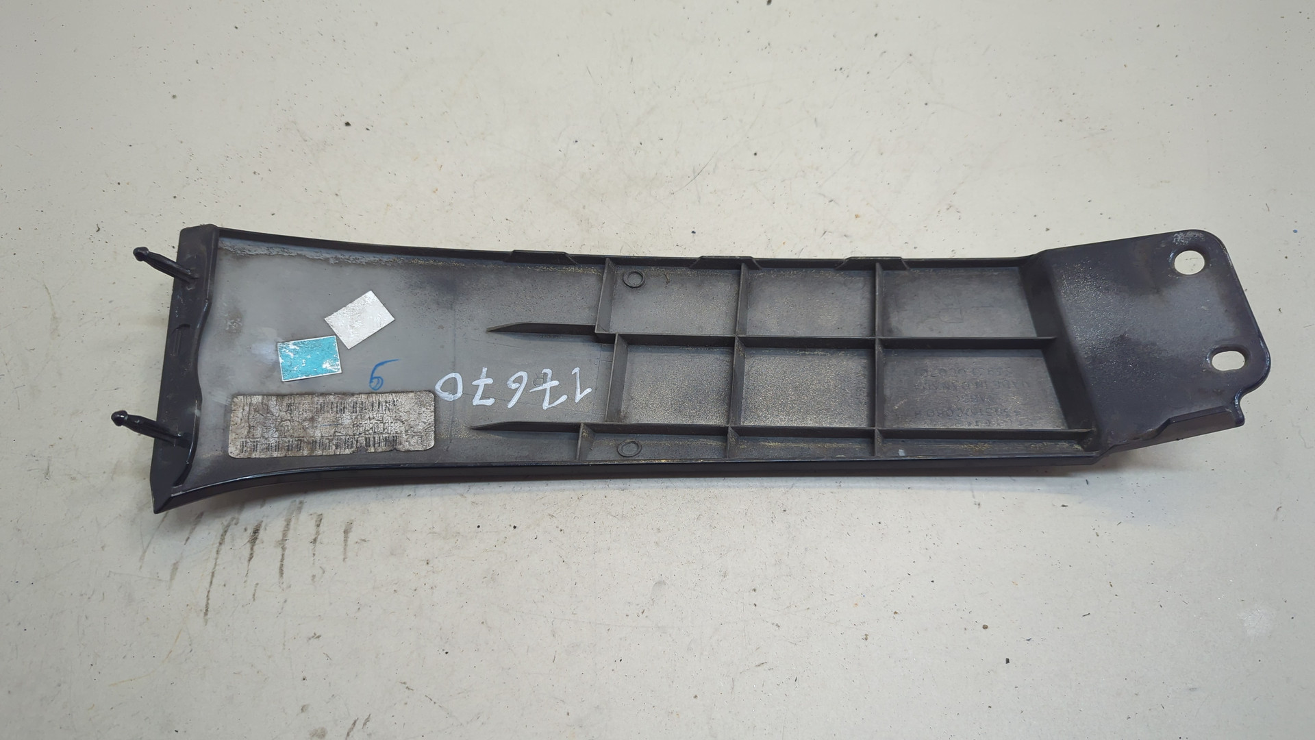 Планка под фару правая