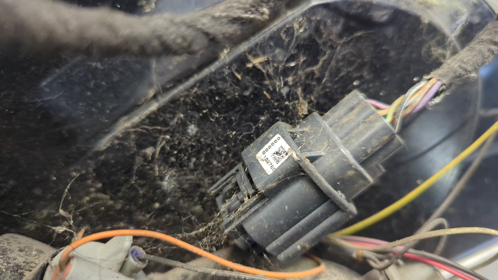 Фонарь задний левый