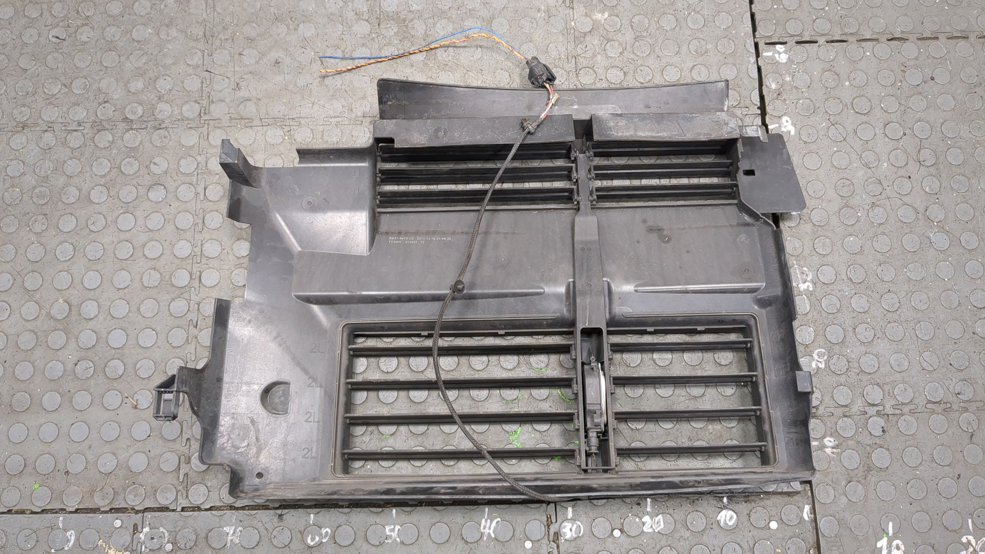 Жалюзи (воздуховод) бампера переднего