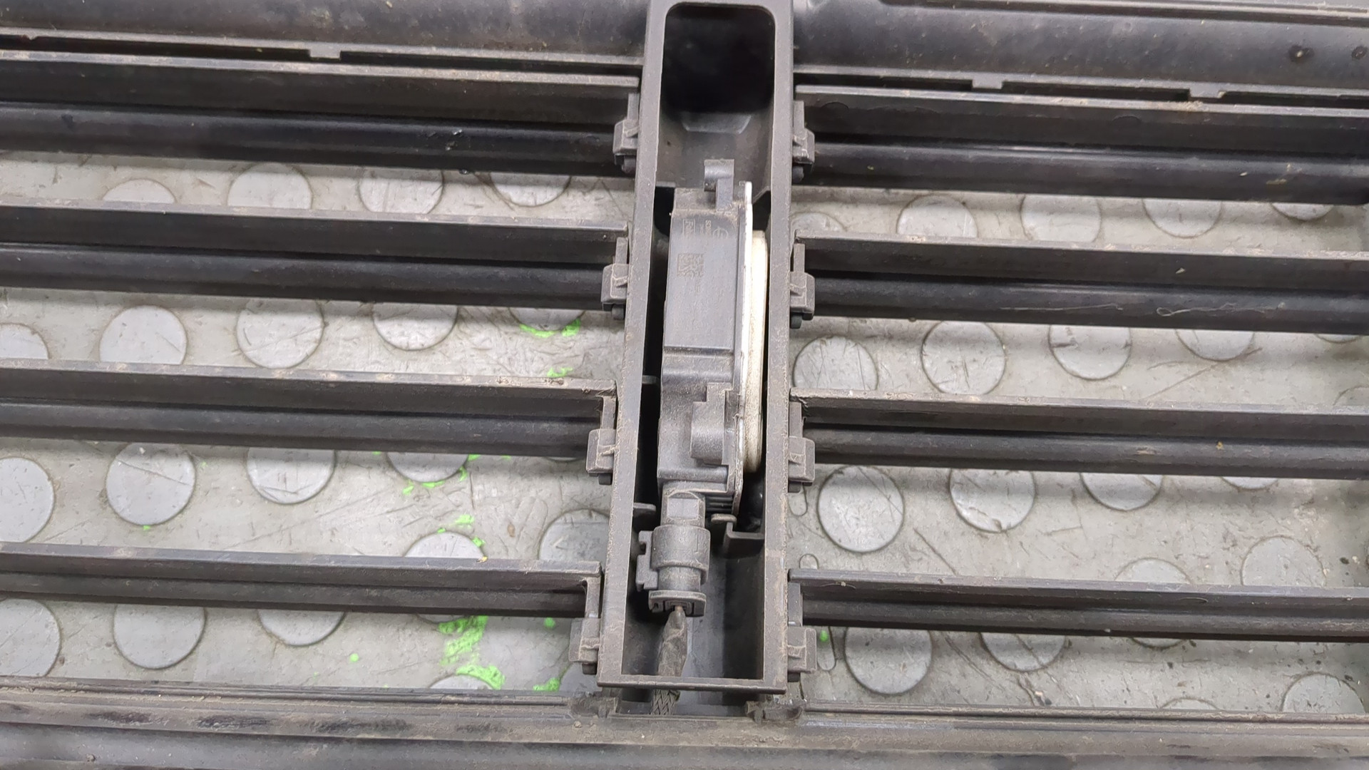 Жалюзи (воздуховод) бампера переднего