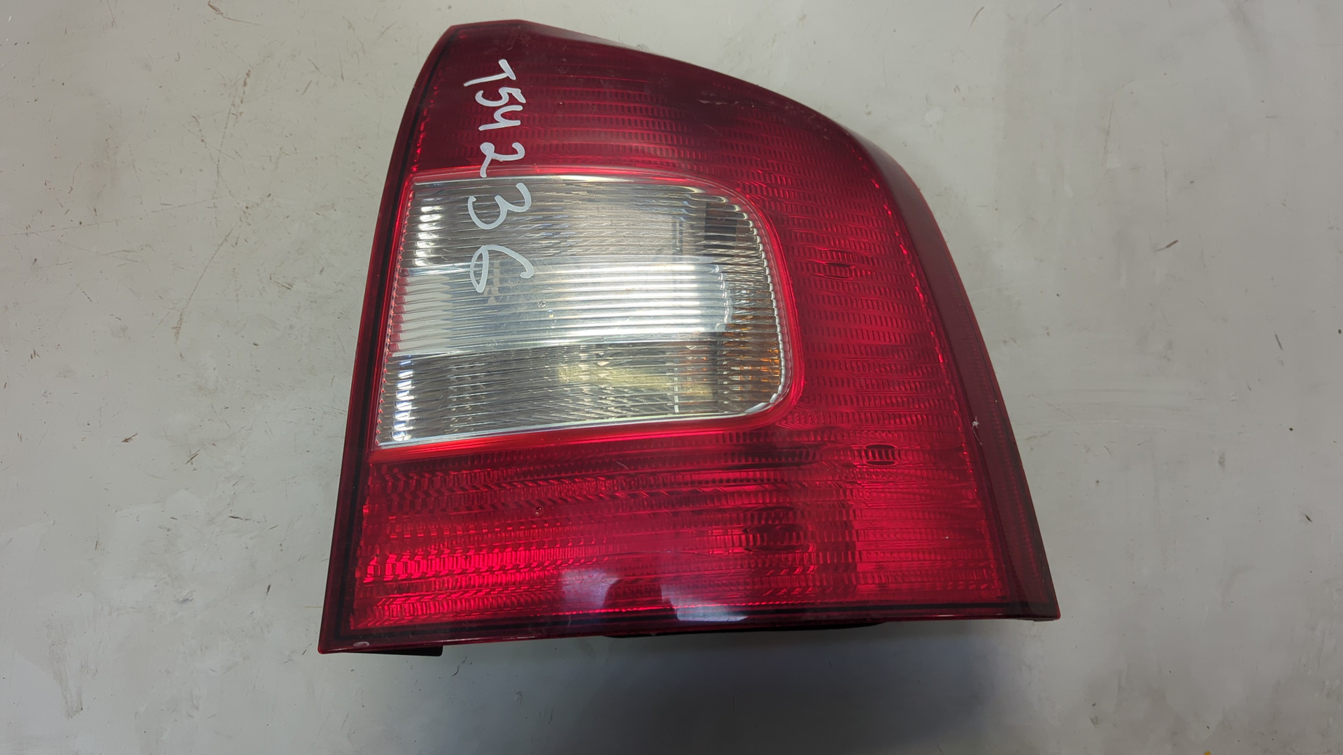 Фонарь задний правый