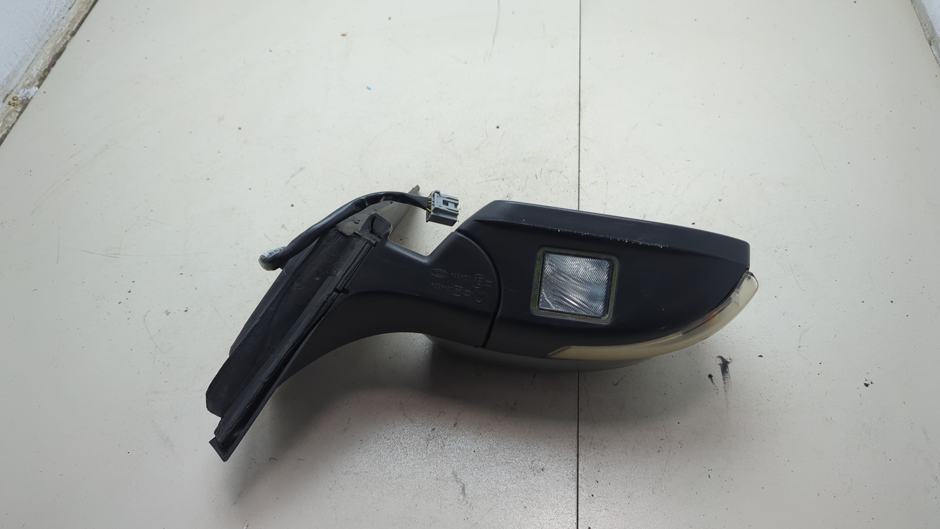 Зеркало правое электрическое