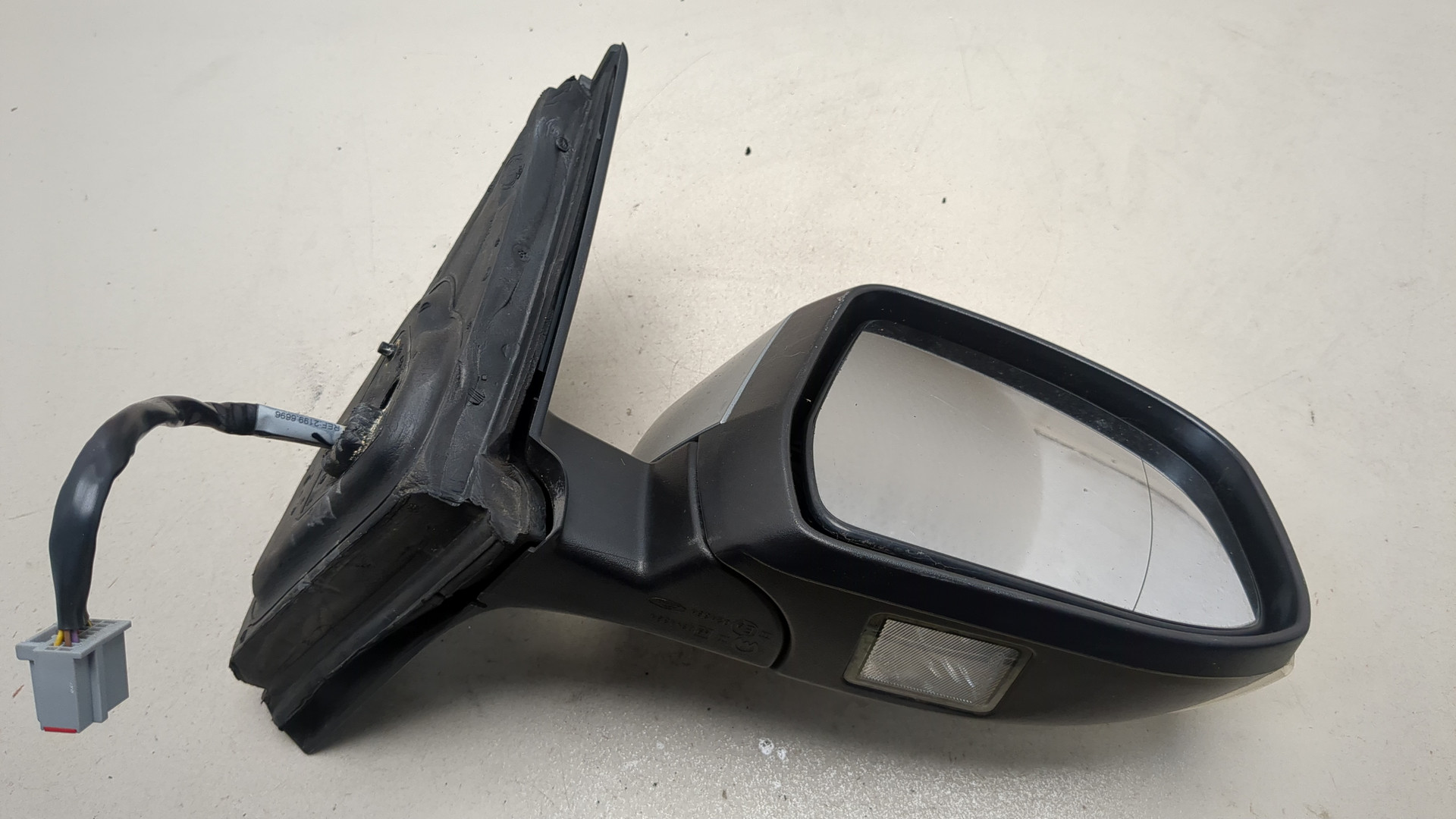 Зеркало правое электрическое