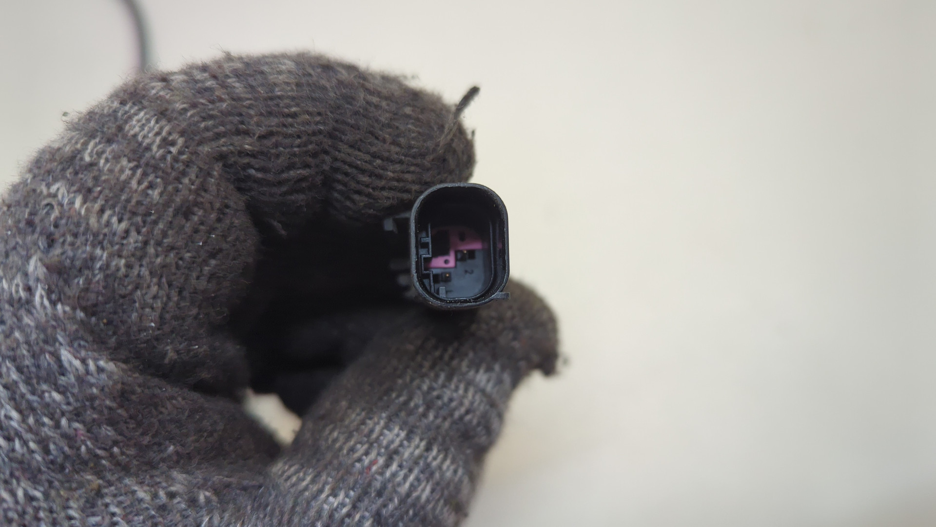 Замок капота