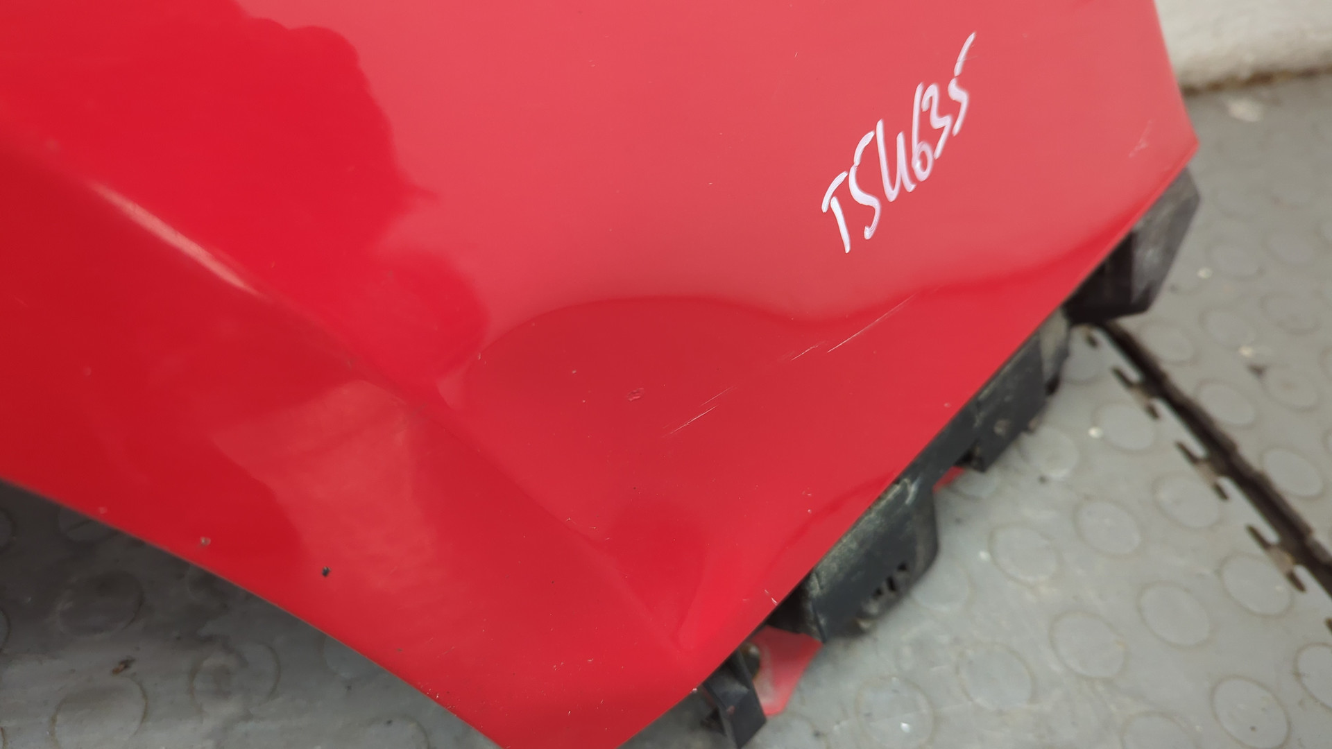 Крыло переднее правое