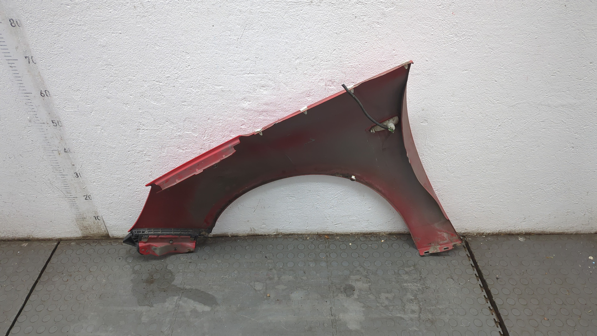 Крыло переднее правое