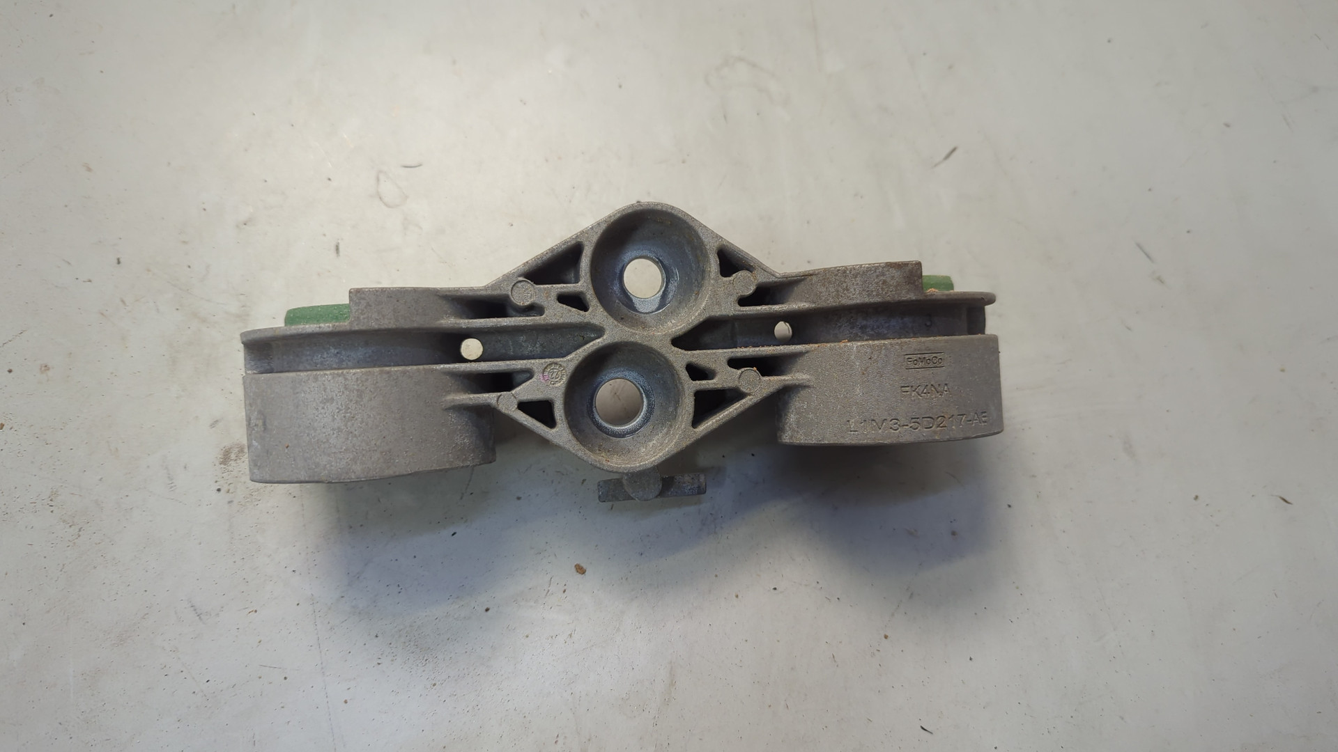 Кронштейн глушителя