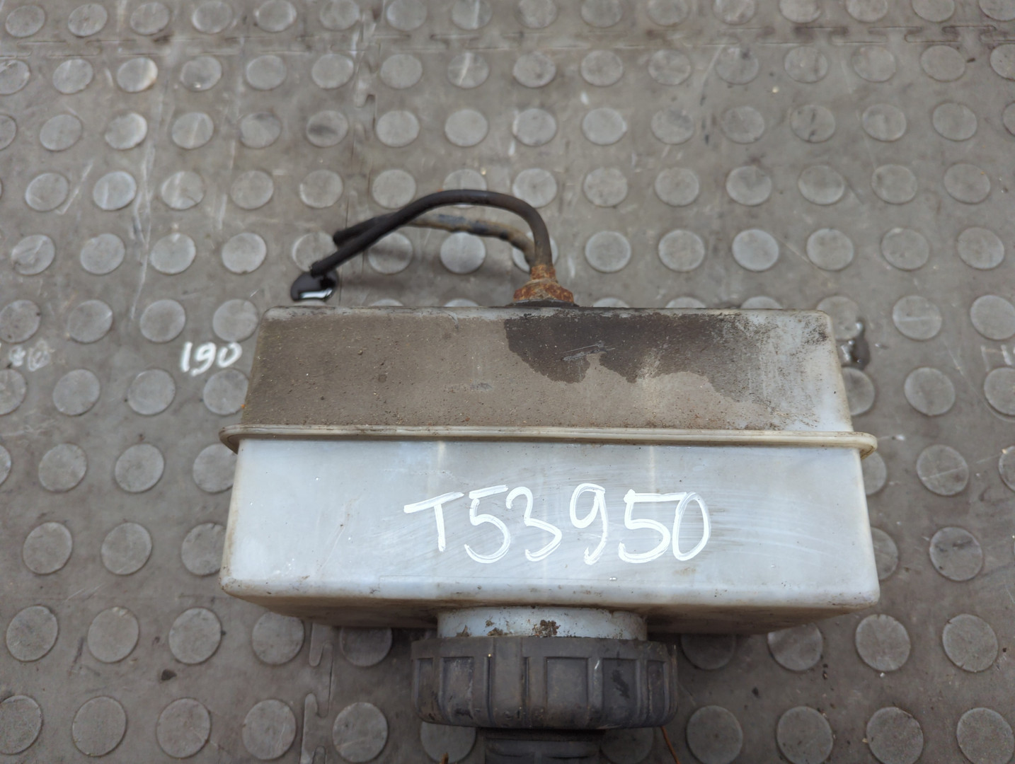 Бачок главного тормозного цилиндра