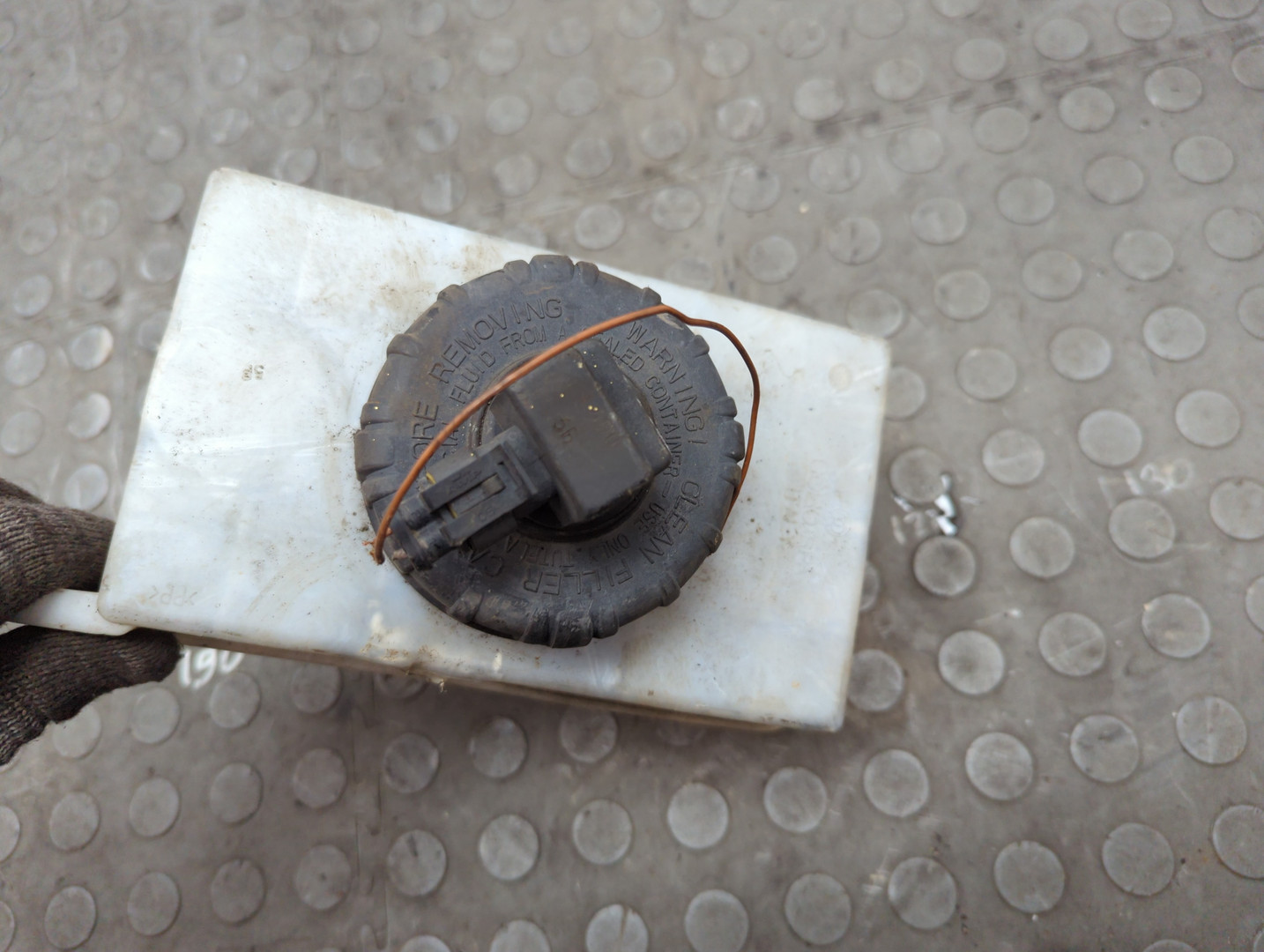 Бачок главного тормозного цилиндра