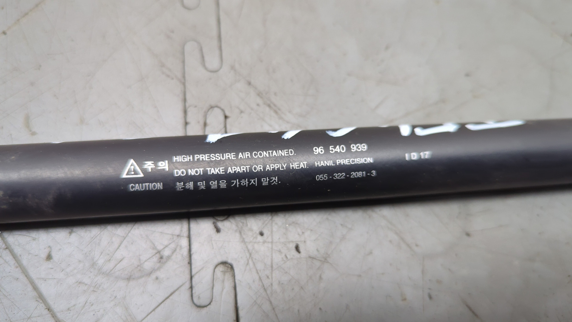 Амортизатор крышки багажника