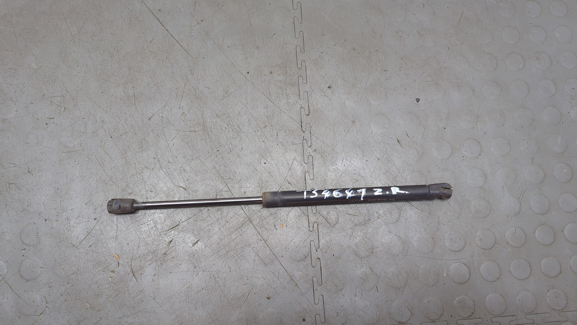 Амортизатор крышки багажника