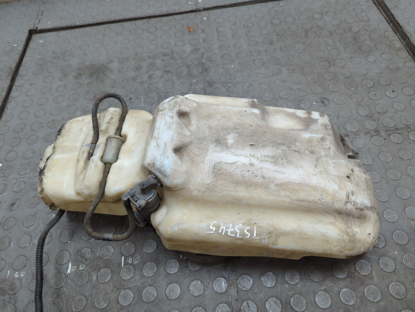 Бачок омывателя лобового стекла