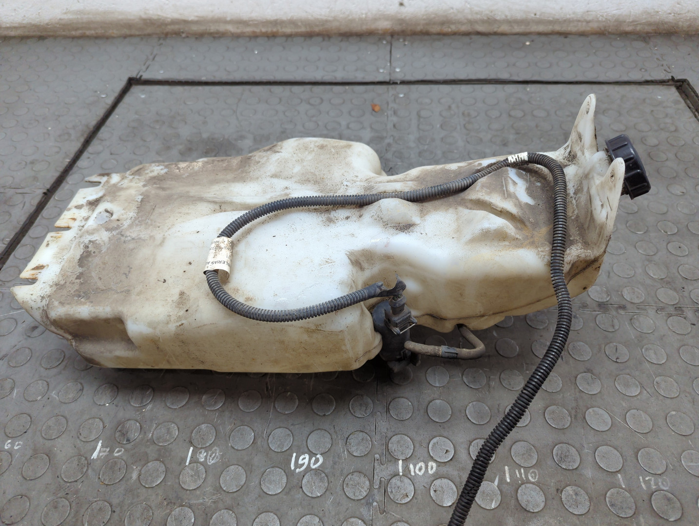 Бачок омывателя лобового стекла