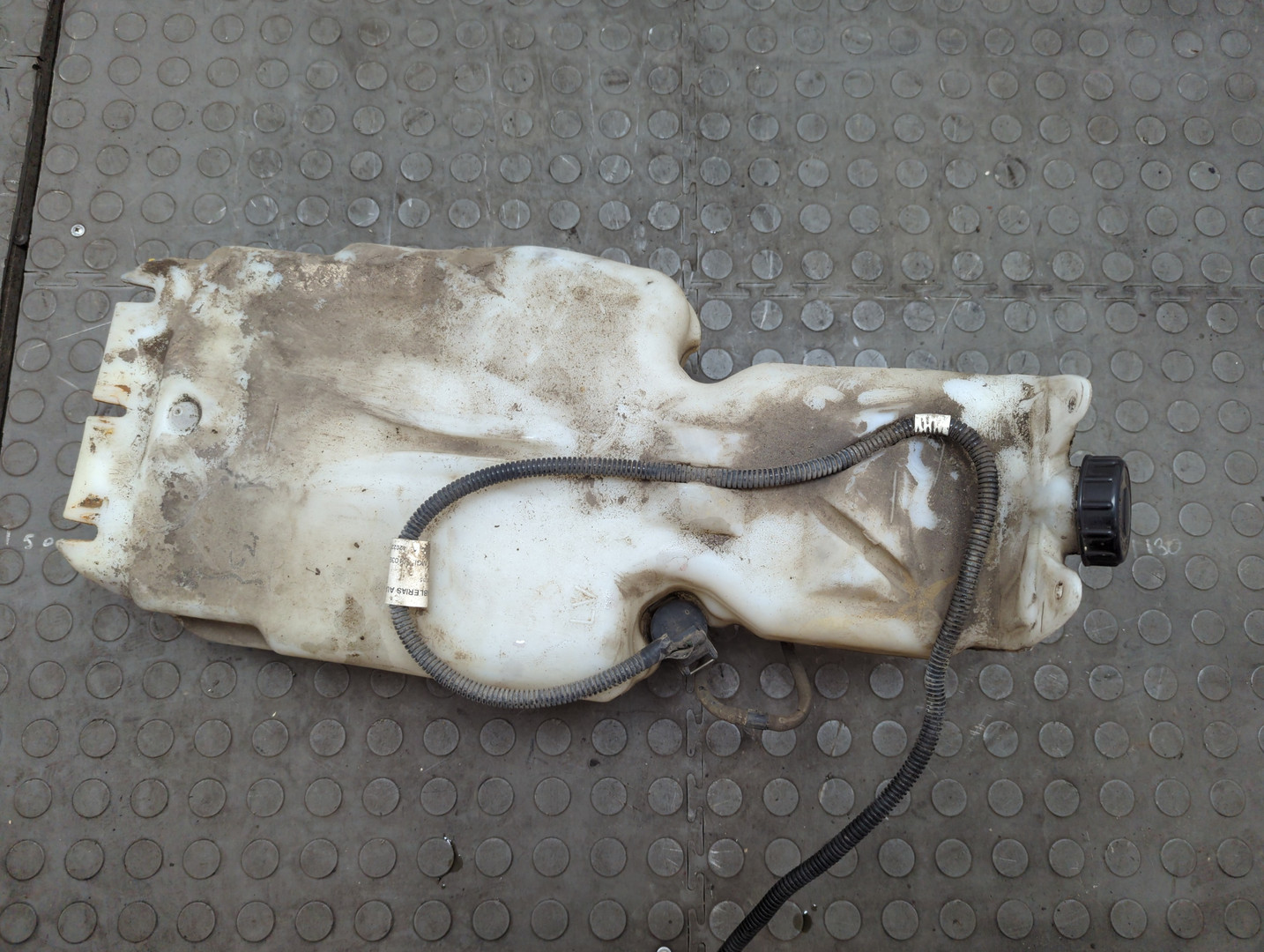 Бачок омывателя лобового стекла