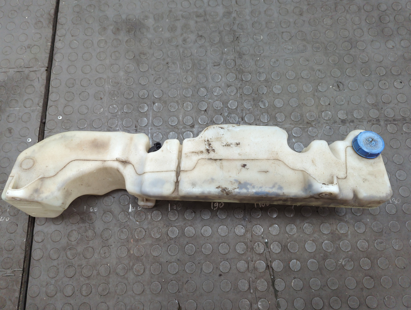 Бачок омывателя лобового стекла