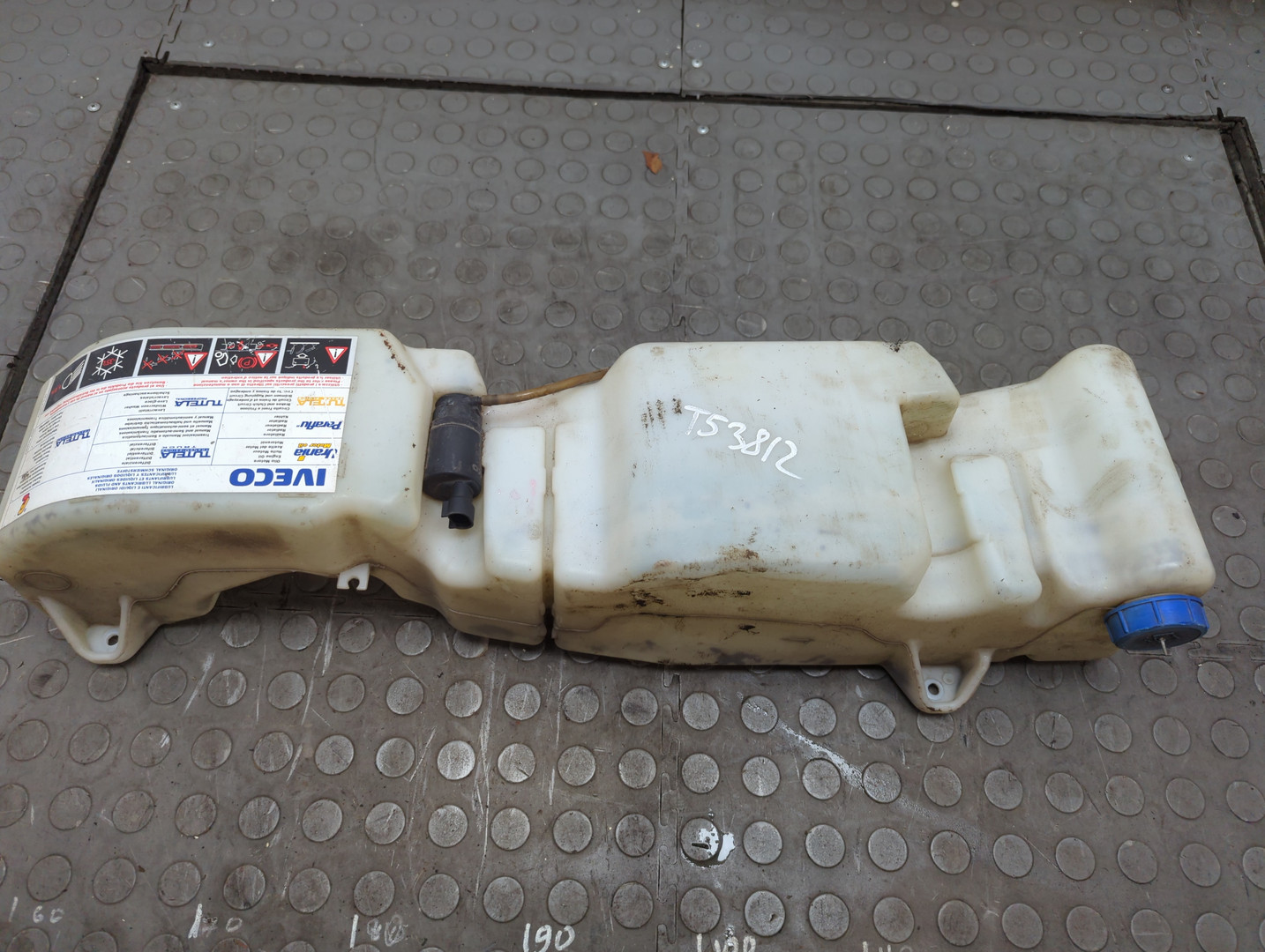 Бачок омывателя лобового стекла