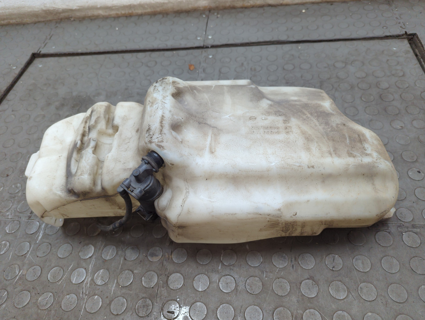 Бачок омывателя лобового стекла