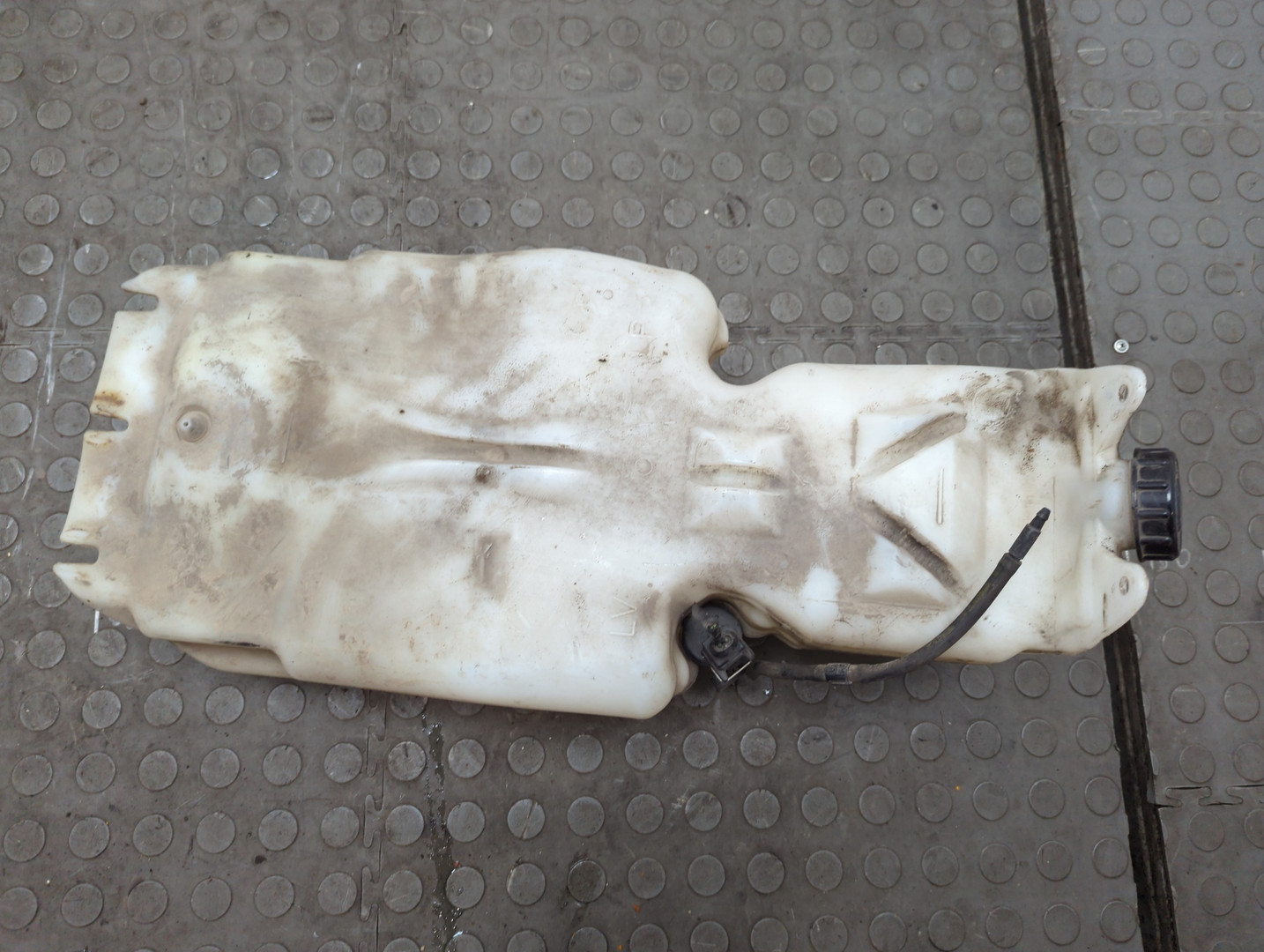 Бачок омывателя лобового стекла