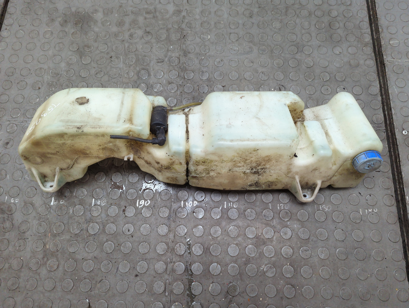 Бачок омывателя лобового стекла