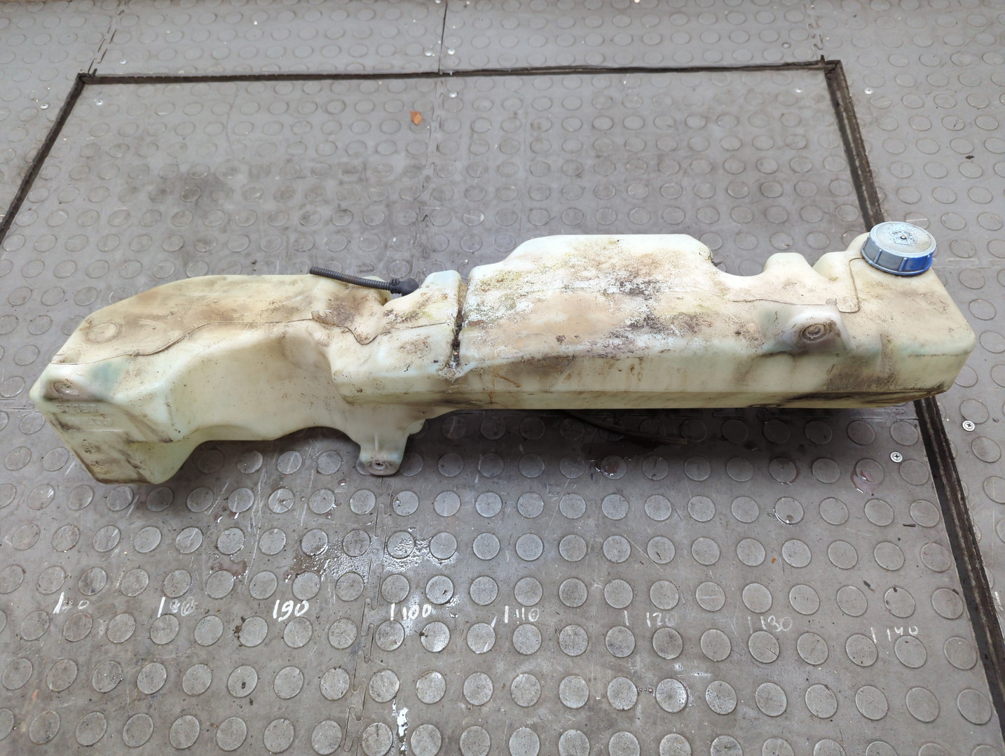 Бачок омывателя лобового стекла